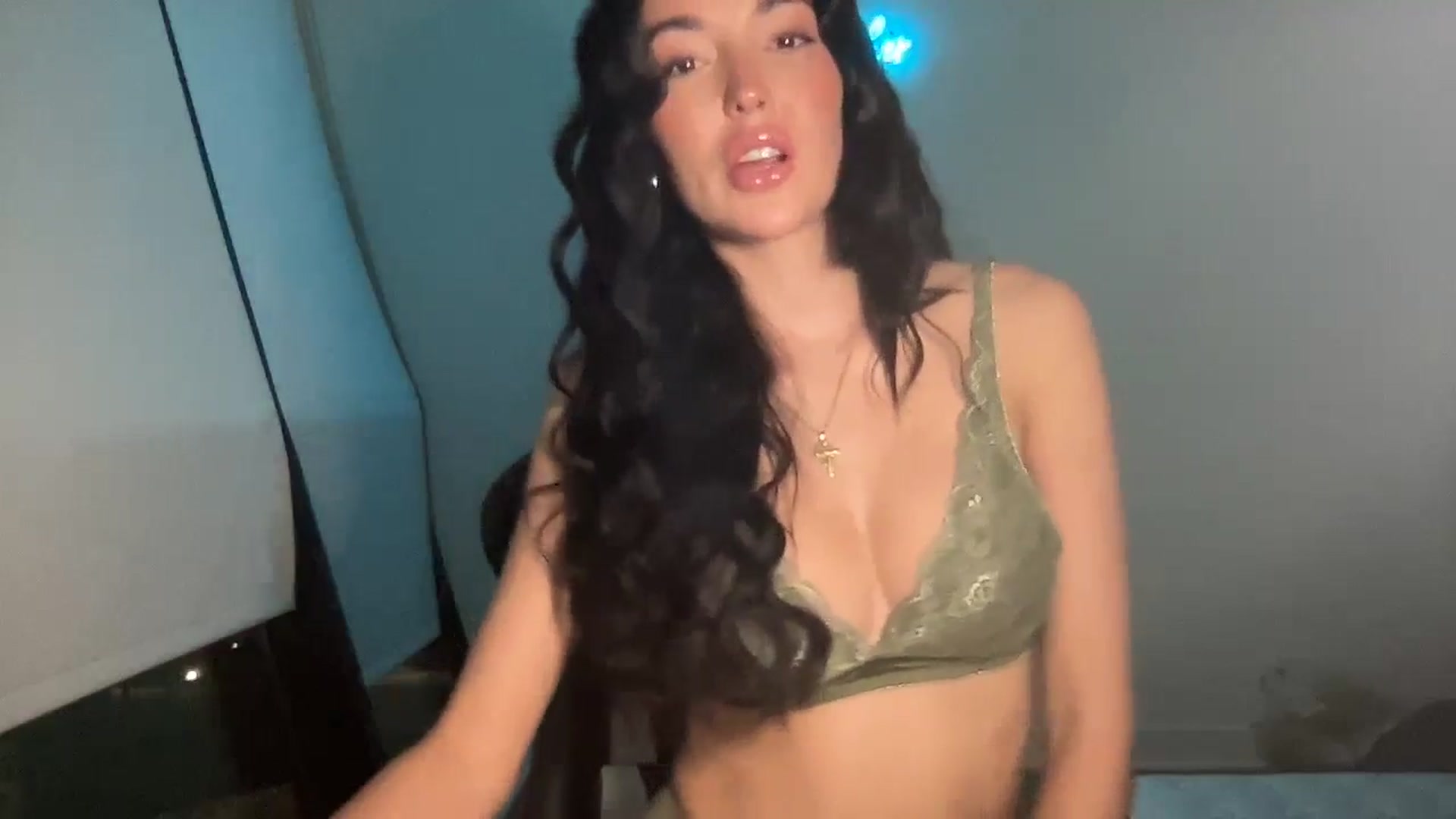 Gallery image thumbnail from SerenaBecker_'s myfreecams stream on, 05/15/2024, 04:08 image 6 of 20