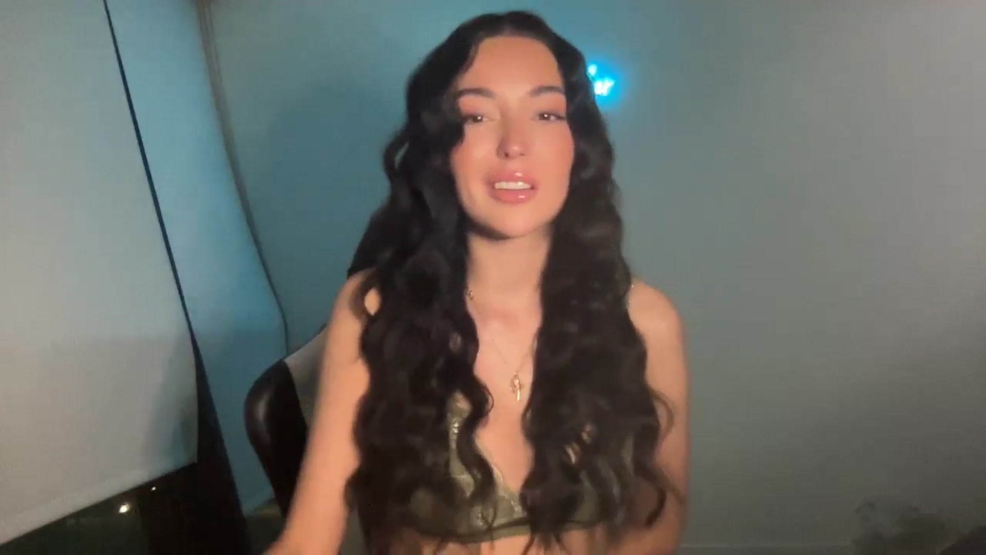 Gallery image thumbnail from SerenaBecker_'s myfreecams stream on, 05/15/2024, 04:08 image 19 of 20