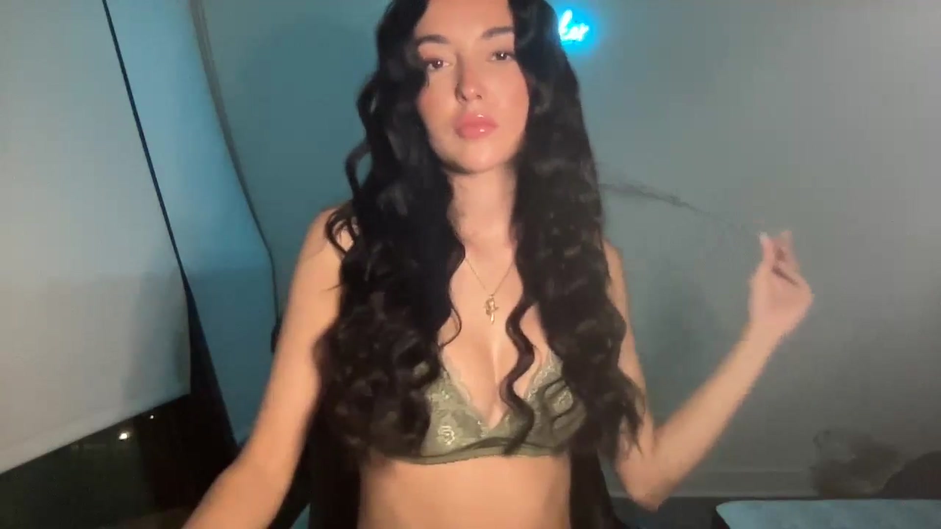 Gallery image thumbnail from SerenaBecker_'s myfreecams stream on, 05/15/2024, 04:08 image 11 of 20