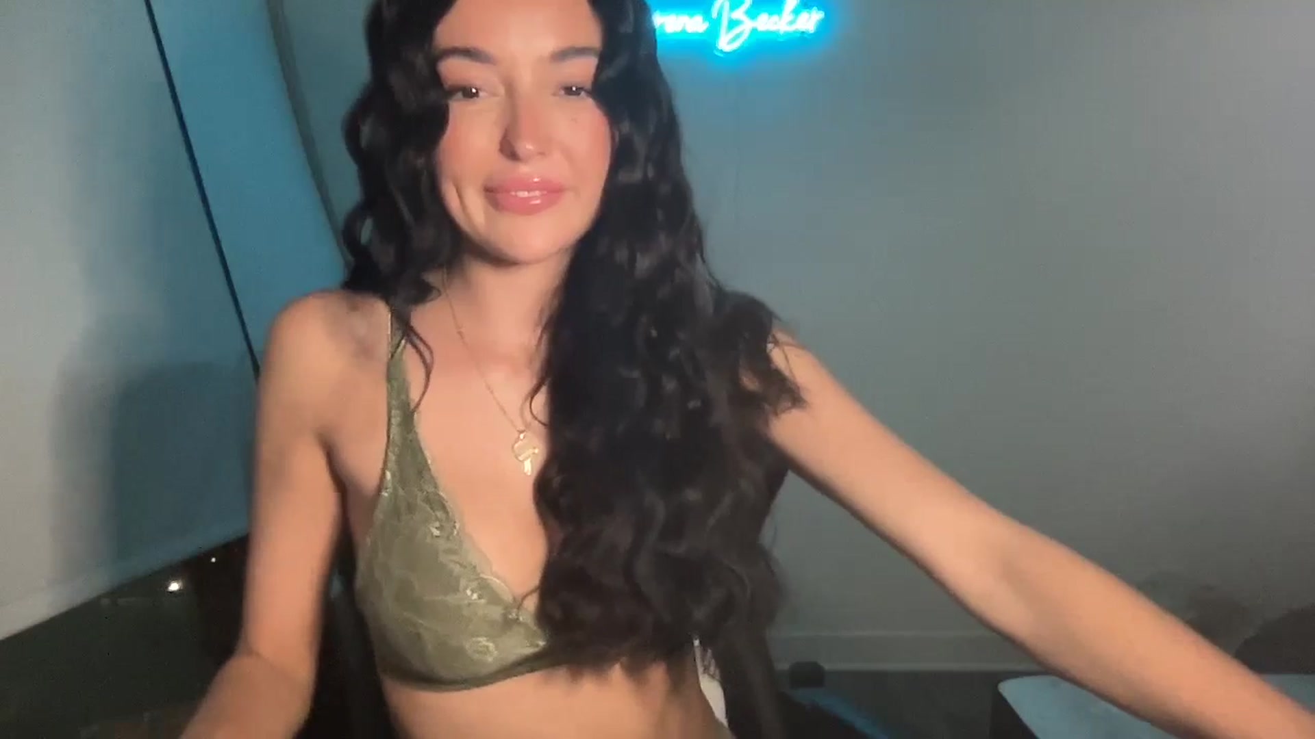 Gallery image thumbnail from SerenaBecker_'s myfreecams stream on, 05/15/2024, 04:21 image 20 of 20