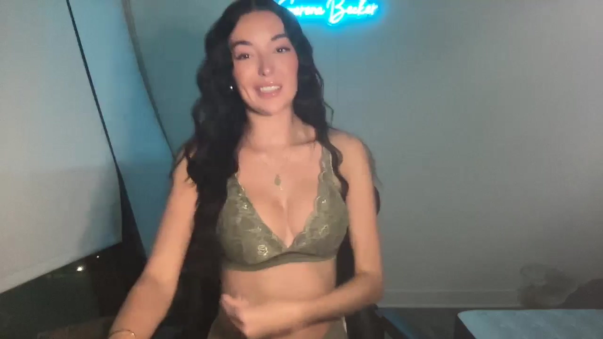Gallery image thumbnail from SerenaBecker_'s myfreecams stream on, 05/15/2024, 04:21 image 13 of 20