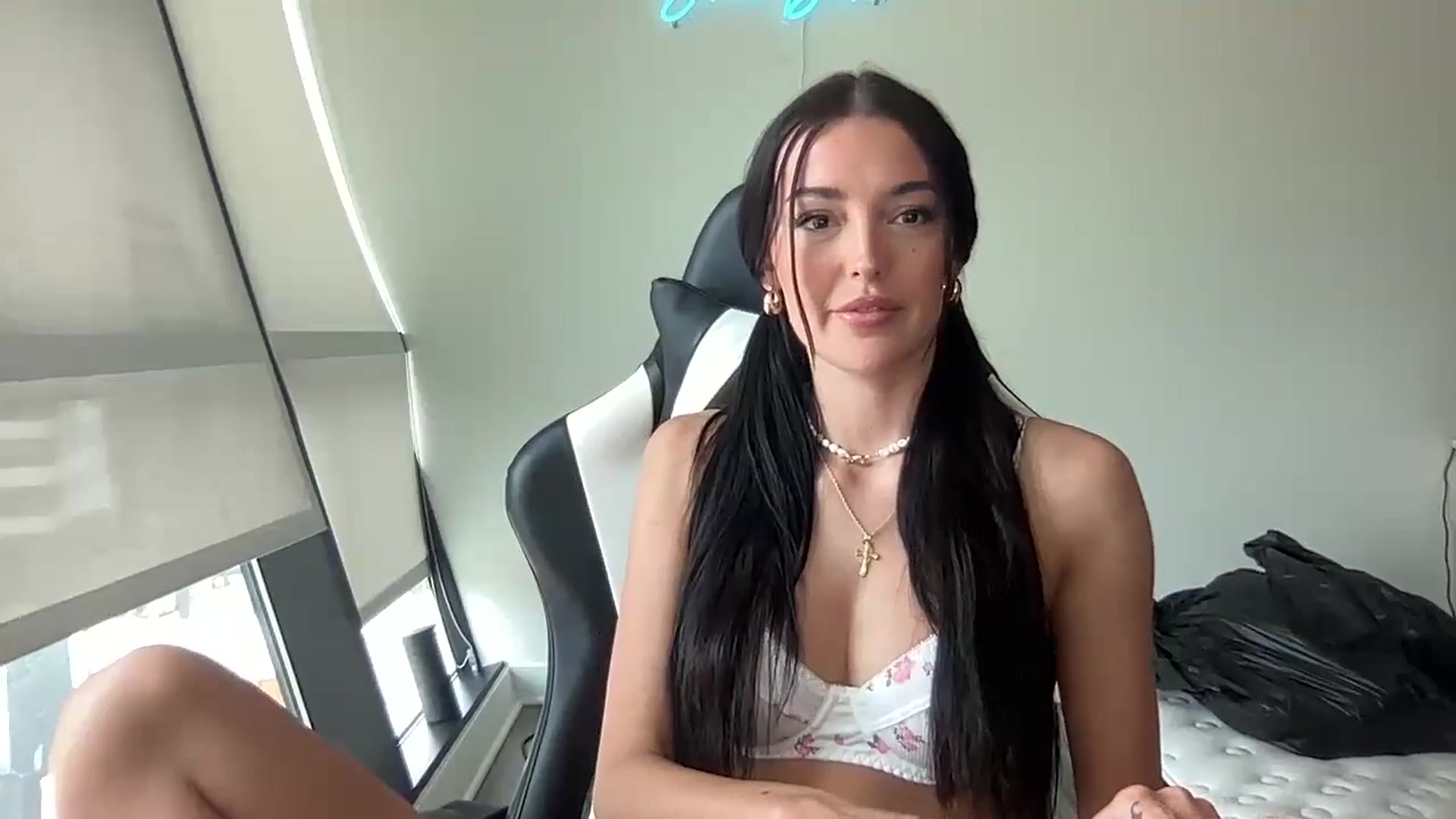 Gallery image thumbnail from SerenaBecker_'s myfreecams stream on, 06/02/2024, 23:01 image 12 of 20