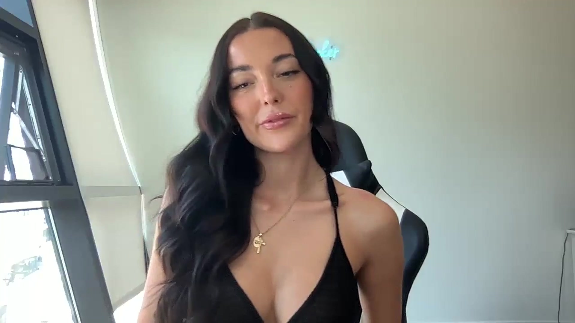 Gallery image thumbnail from SerenaBecker_'s myfreecams stream on, 06/08/2024, 24:00 image 11 of 20