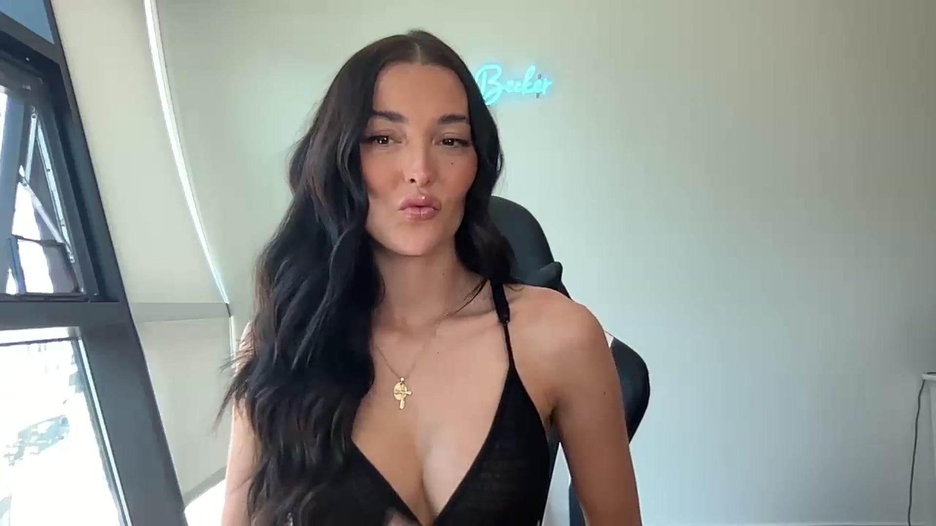 Gallery image thumbnail from SerenaBecker_'s myfreecams stream on, 06/08/2024, 24:00 image 18 of 20