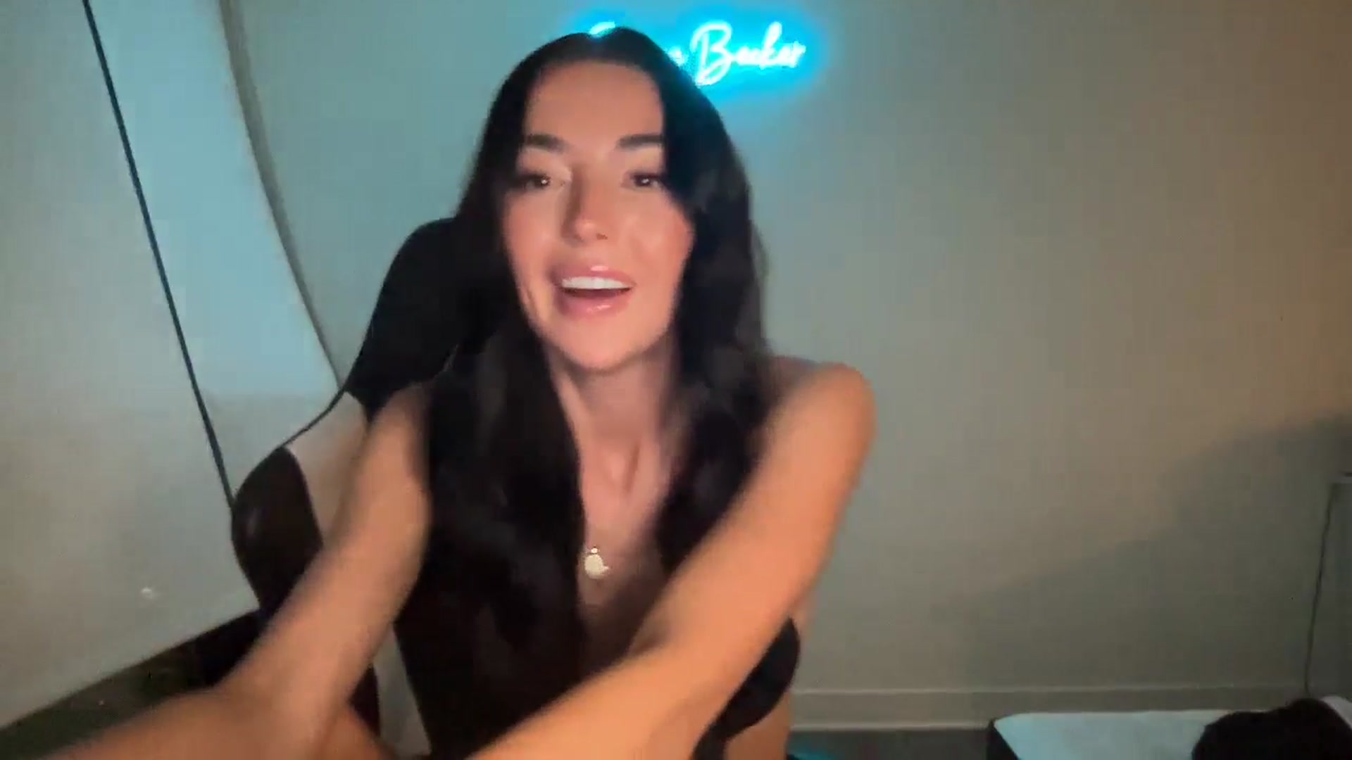 Gallery image thumbnail from SerenaBecker_'s myfreecams stream on, 06/08/2024, 04:37 image 17 of 20