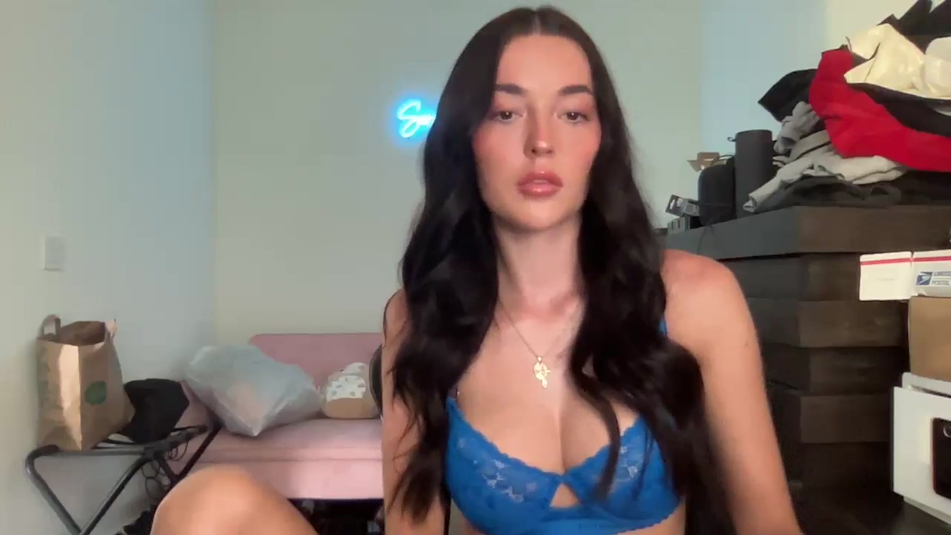 Gallery image thumbnail from SerenaBecker_'s myfreecams stream on, 06/19/2024, 02:53 image 17 of 20