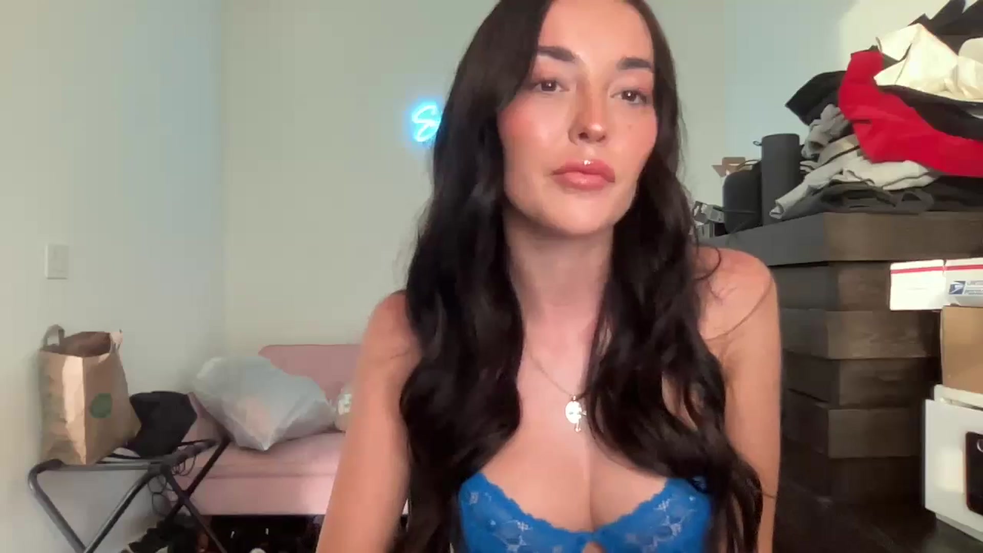 Gallery image thumbnail from SerenaBecker_'s myfreecams stream on, 06/19/2024, 02:53 image 15 of 20