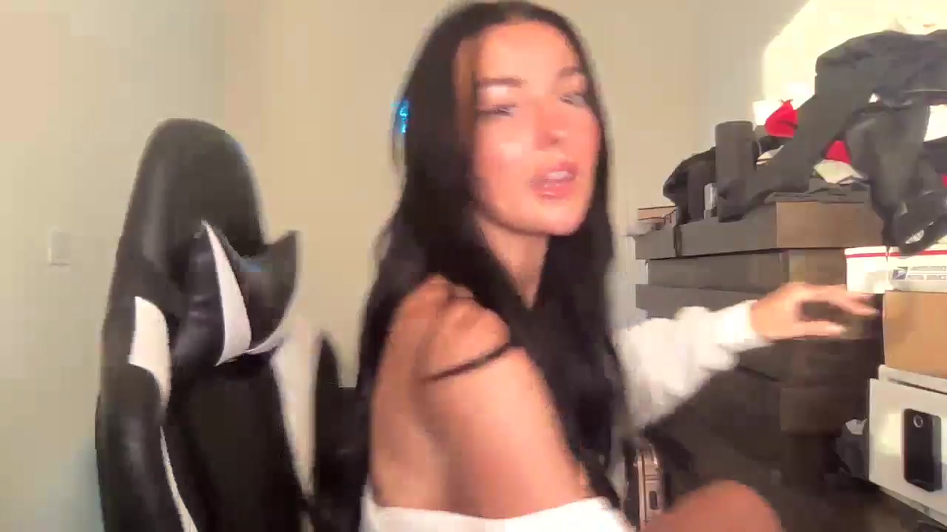 Gallery image thumbnail from SerenaBecker_'s myfreecams stream on, 07/17/2024, 04:30 image 5 of 20