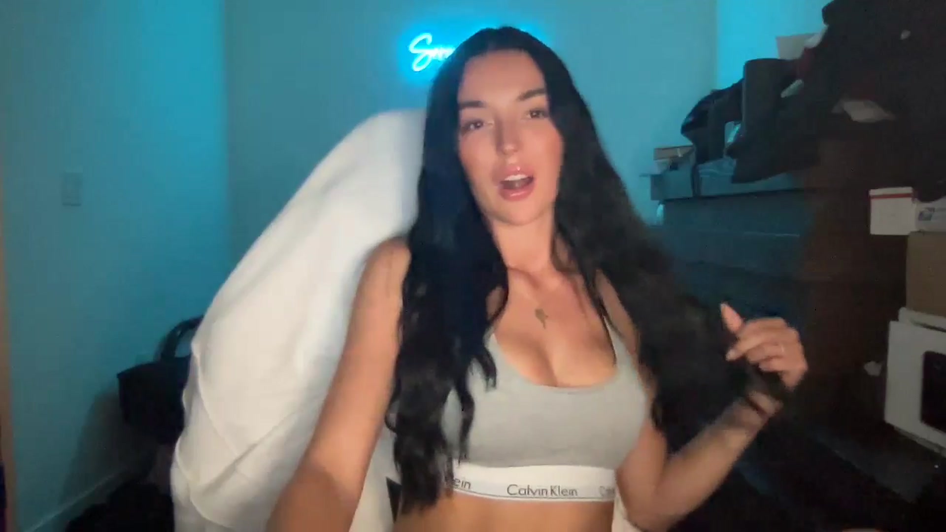 Gallery image thumbnail from SerenaBecker_'s myfreecams stream on, 07/19/2024, 05:47 image 11 of 20