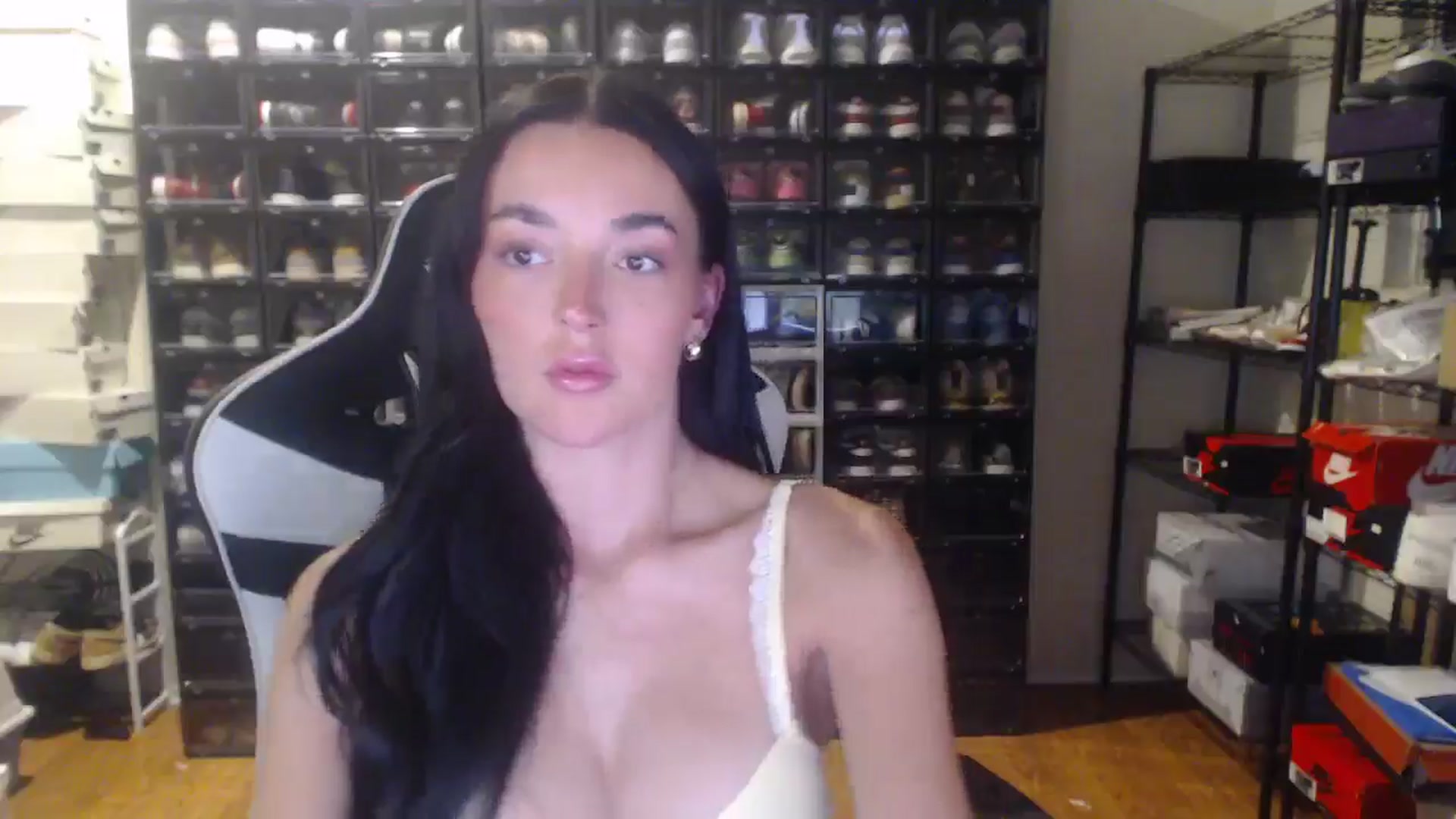 Gallery image thumbnail from SerenaBecker_'s myfreecams stream on, 07/23/2024, 04:34 image 4 of 20