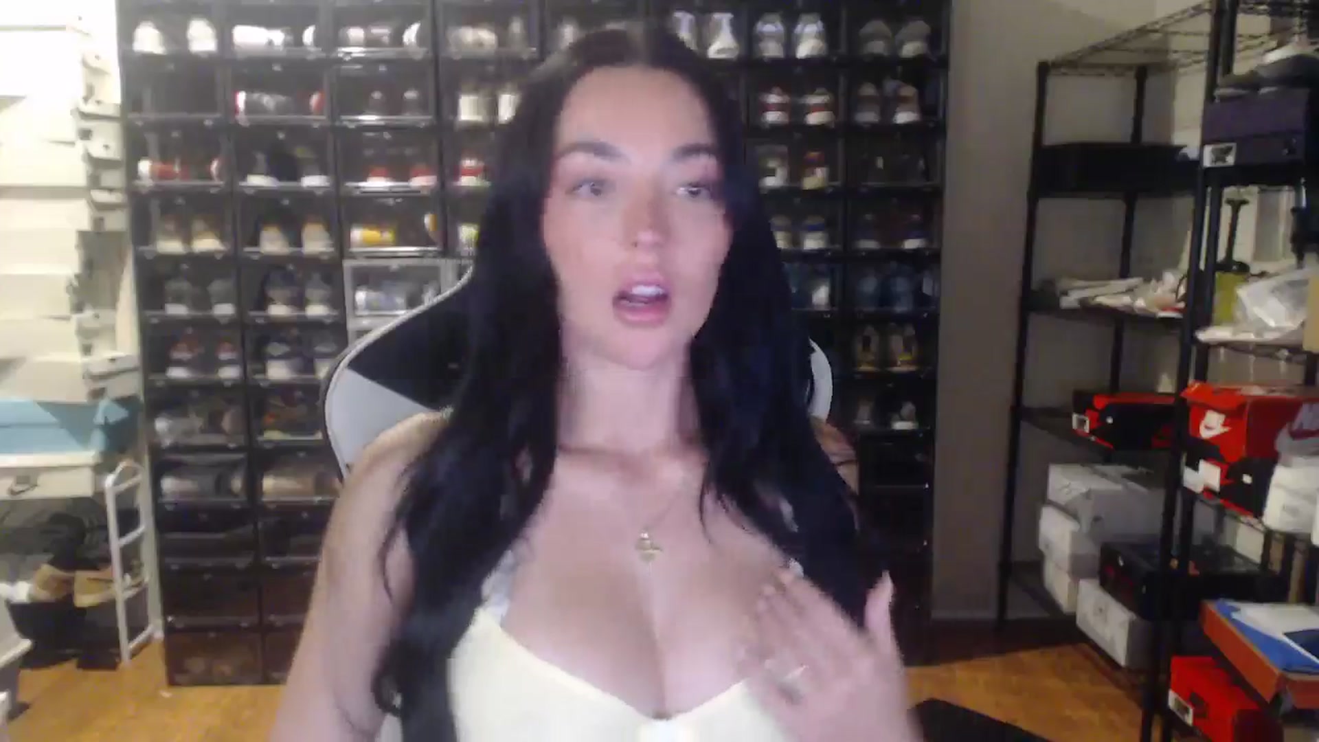Gallery image thumbnail from SerenaBecker_'s myfreecams stream on, 07/23/2024, 04:34 image 11 of 20