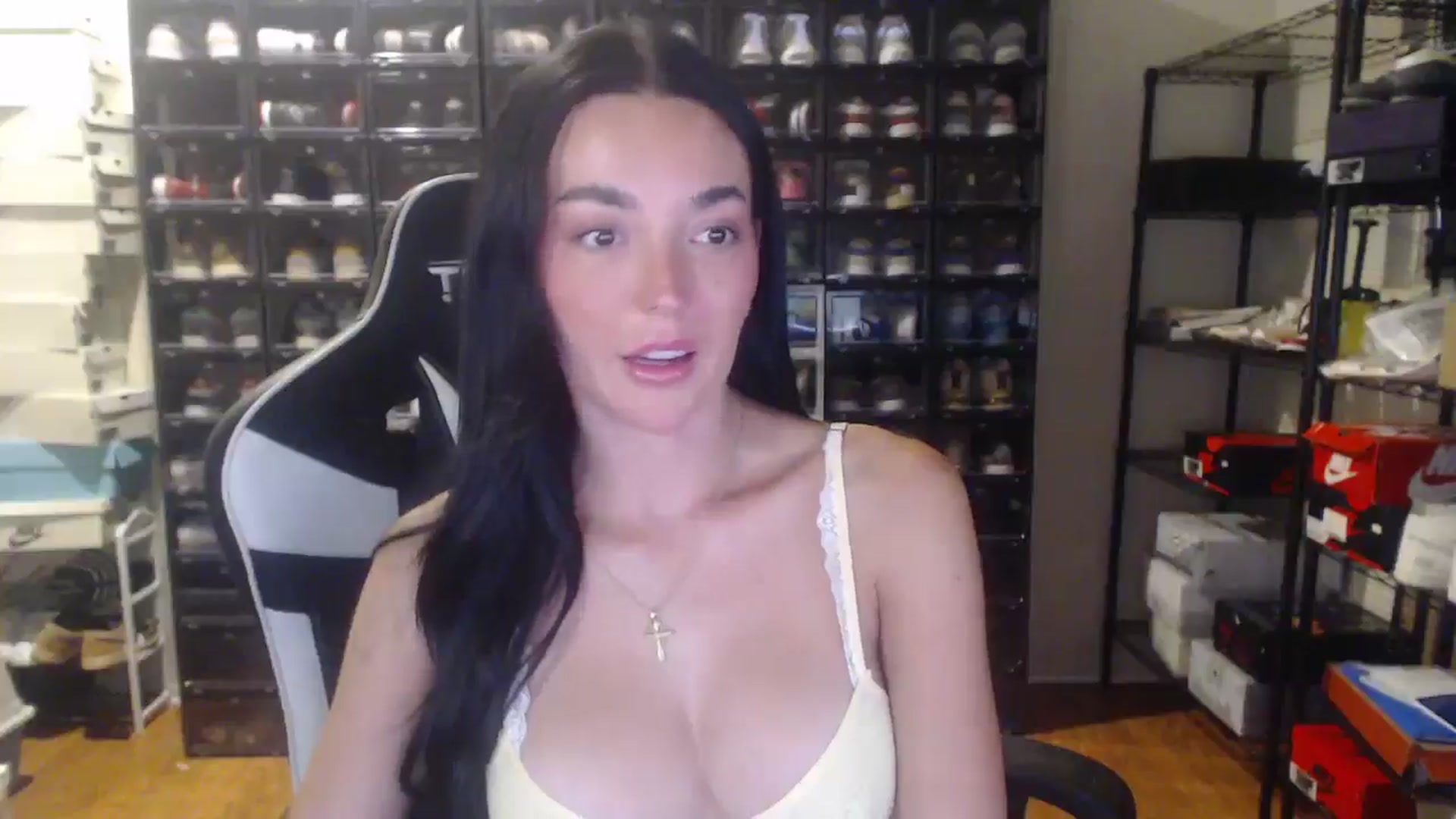 Gallery image thumbnail from SerenaBecker_'s myfreecams stream on, 07/23/2024, 04:34 image 8 of 20