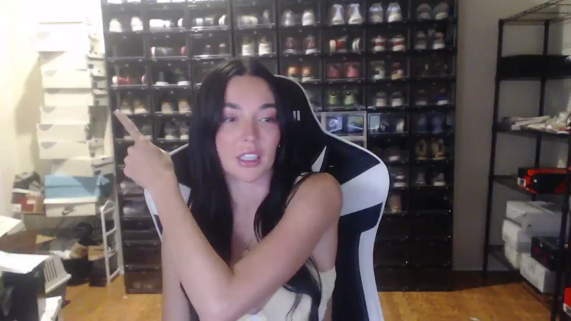 Gallery image thumbnail from SerenaBecker_'s myfreecams stream on, 07/23/2024, 04:34 image 18 of 20