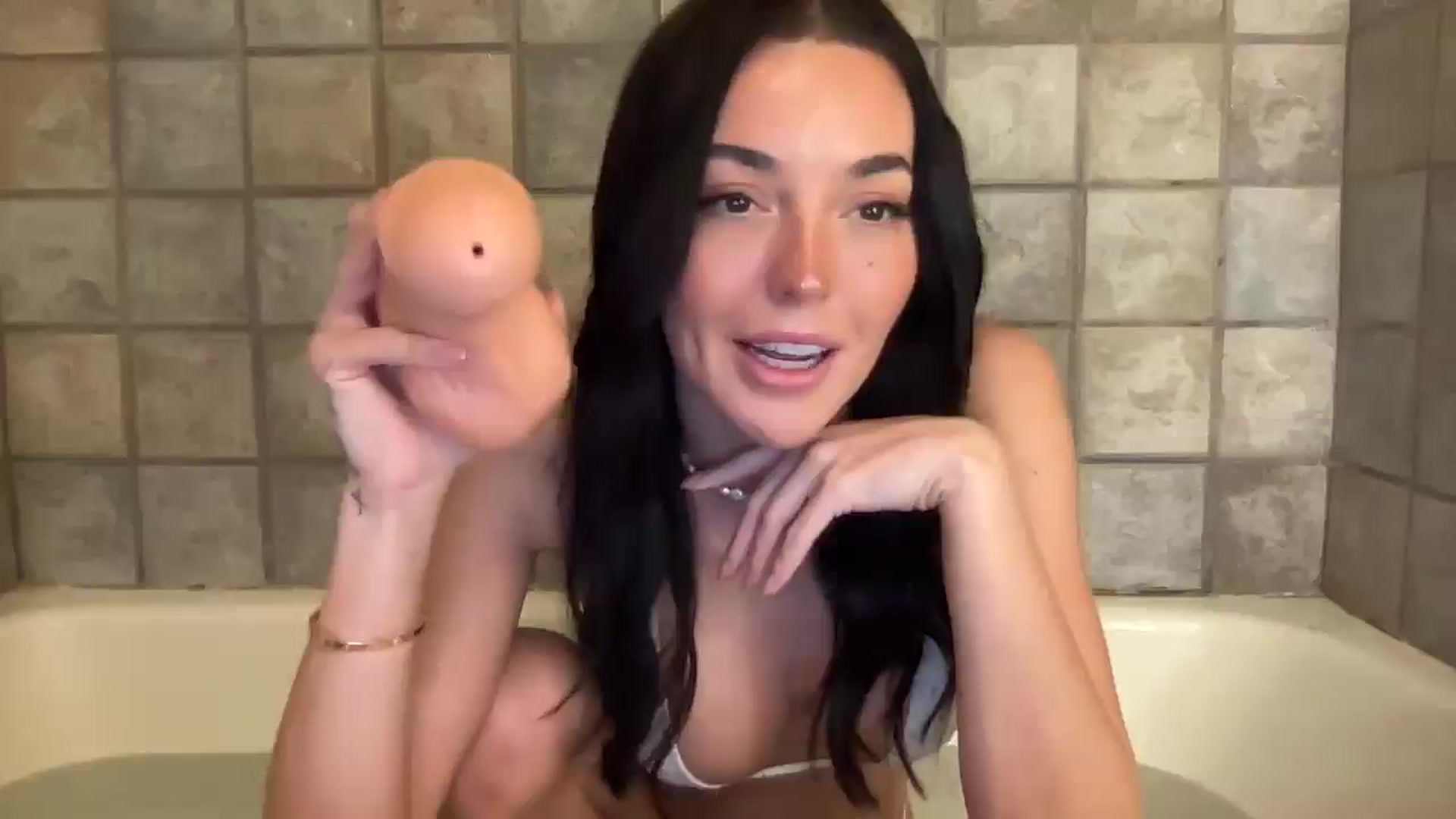 Gallery image thumbnail from SerenaBecker_'s myfreecams stream on, 01/12/2025, 01:26 image 7 of 20