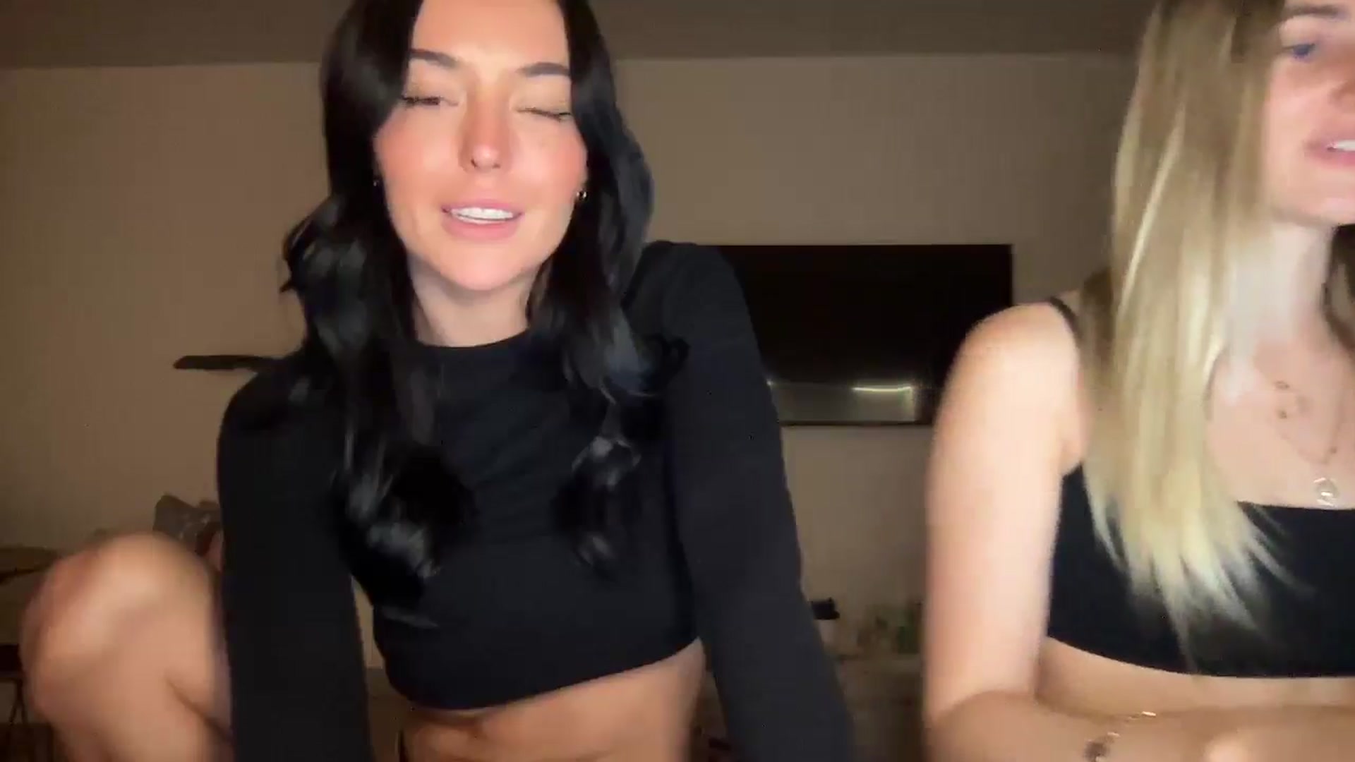 Gallery image thumbnail from SerenaBecker_'s myfreecams stream on, 02/10/2025, 08:31 image 13 of 20