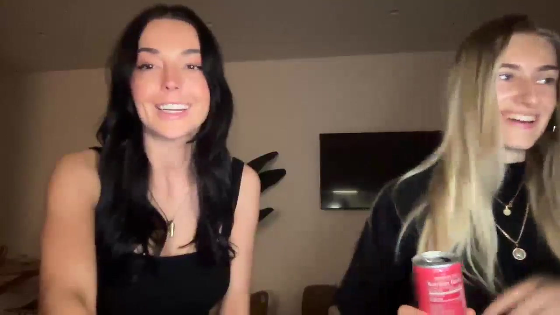 Gallery image thumbnail from SerenaBecker_'s myfreecams stream on, 02/11/2025, 06:11 image 19 of 20