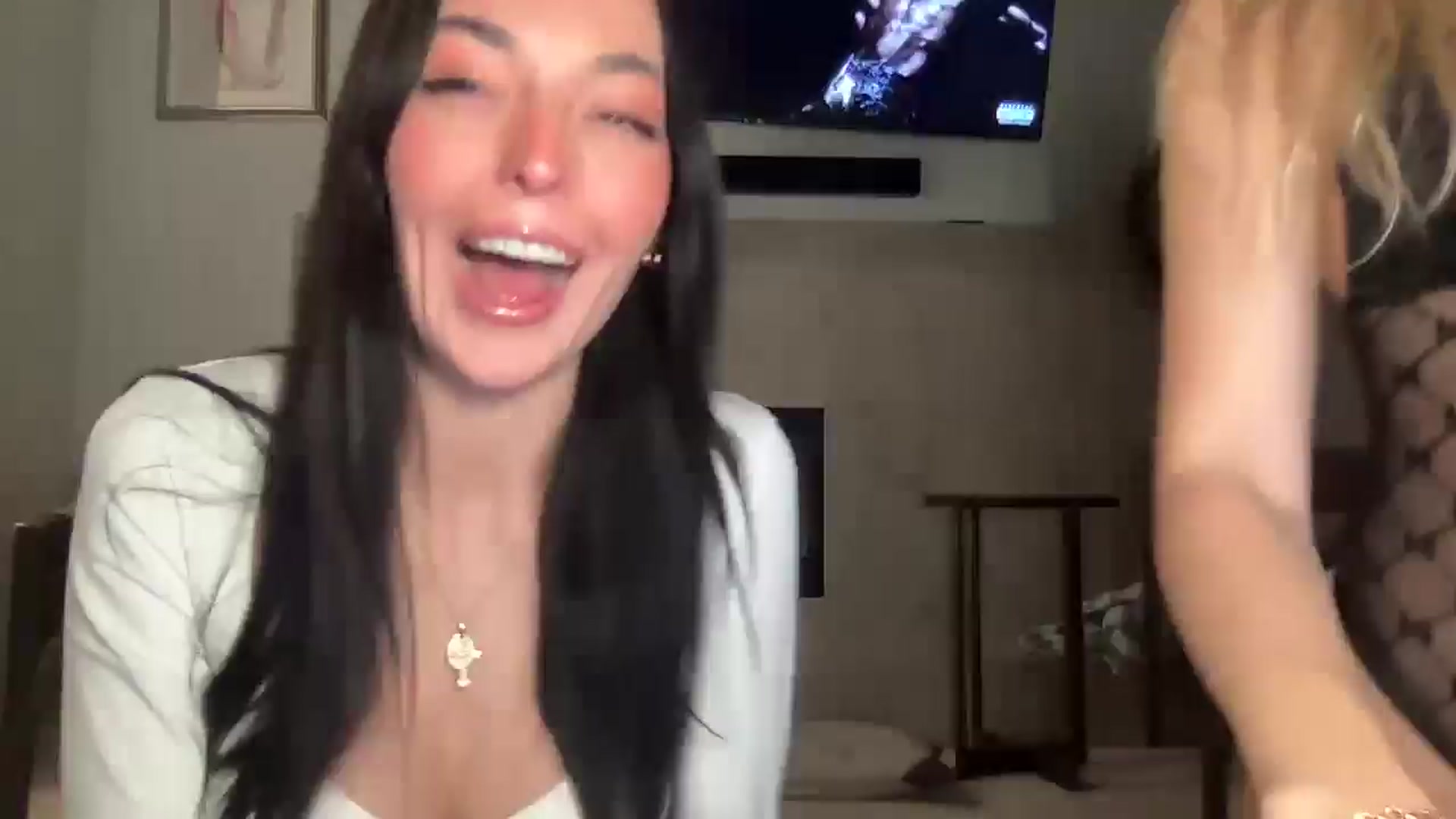 Gallery image thumbnail from SerenaBecker_'s myfreecams stream on, 02/14/2025, 05:37 image 1 of 20