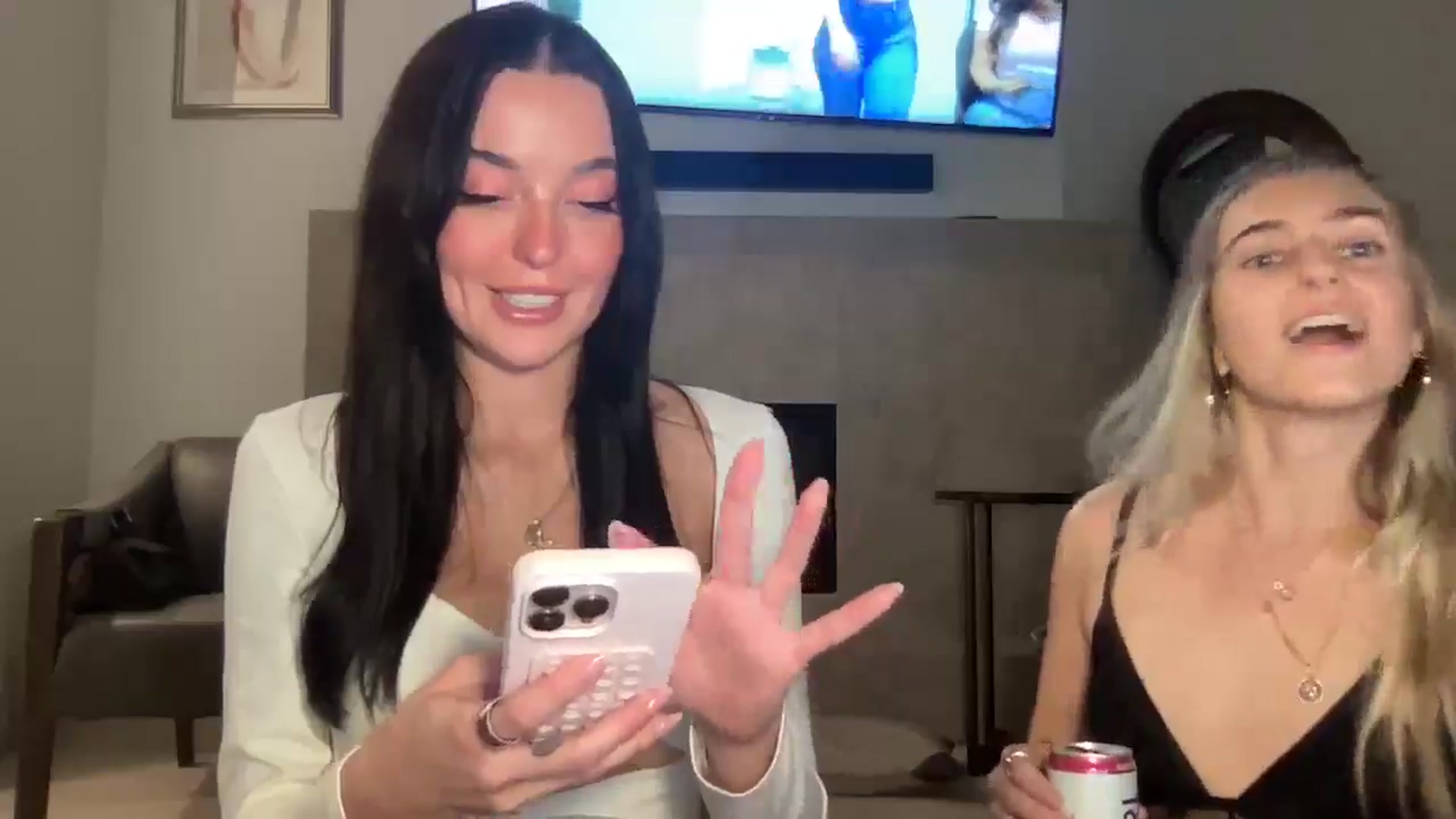 Gallery image thumbnail from SerenaBecker_'s myfreecams stream on, 02/14/2025, 05:37 image 6 of 20