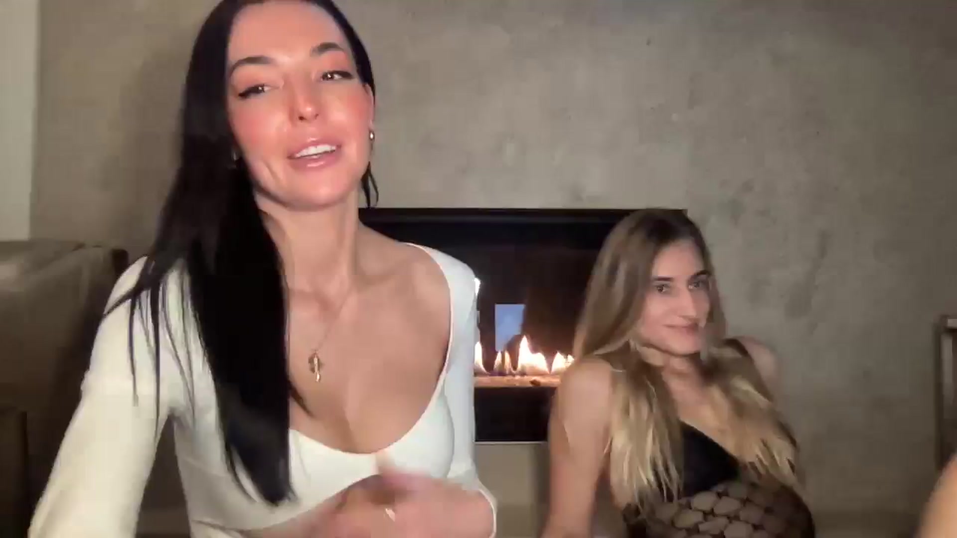 Gallery image thumbnail from SerenaBecker_'s myfreecams stream on, 02/14/2025, 06:54 image 1 of 20