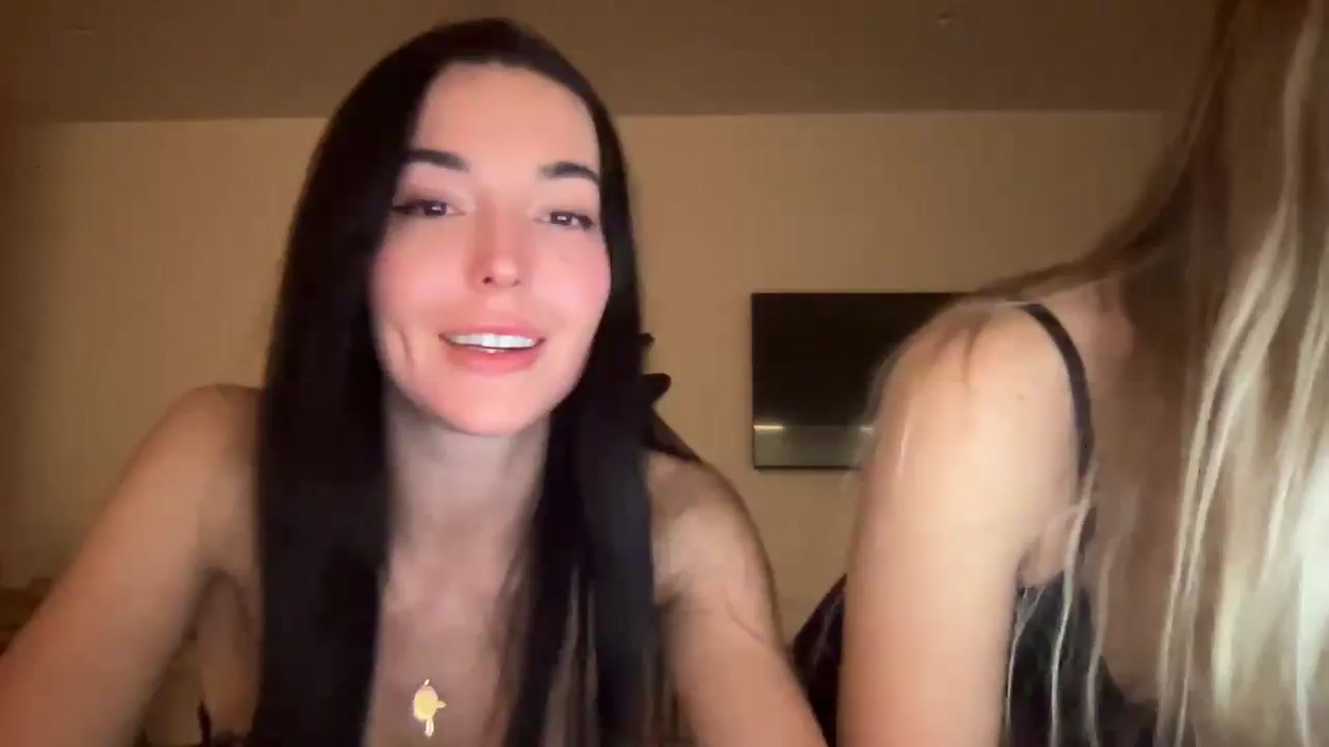 Gallery image thumbnail from SerenaBecker_'s myfreecams stream on, 02/17/2025, 08:30 image 17 of 20