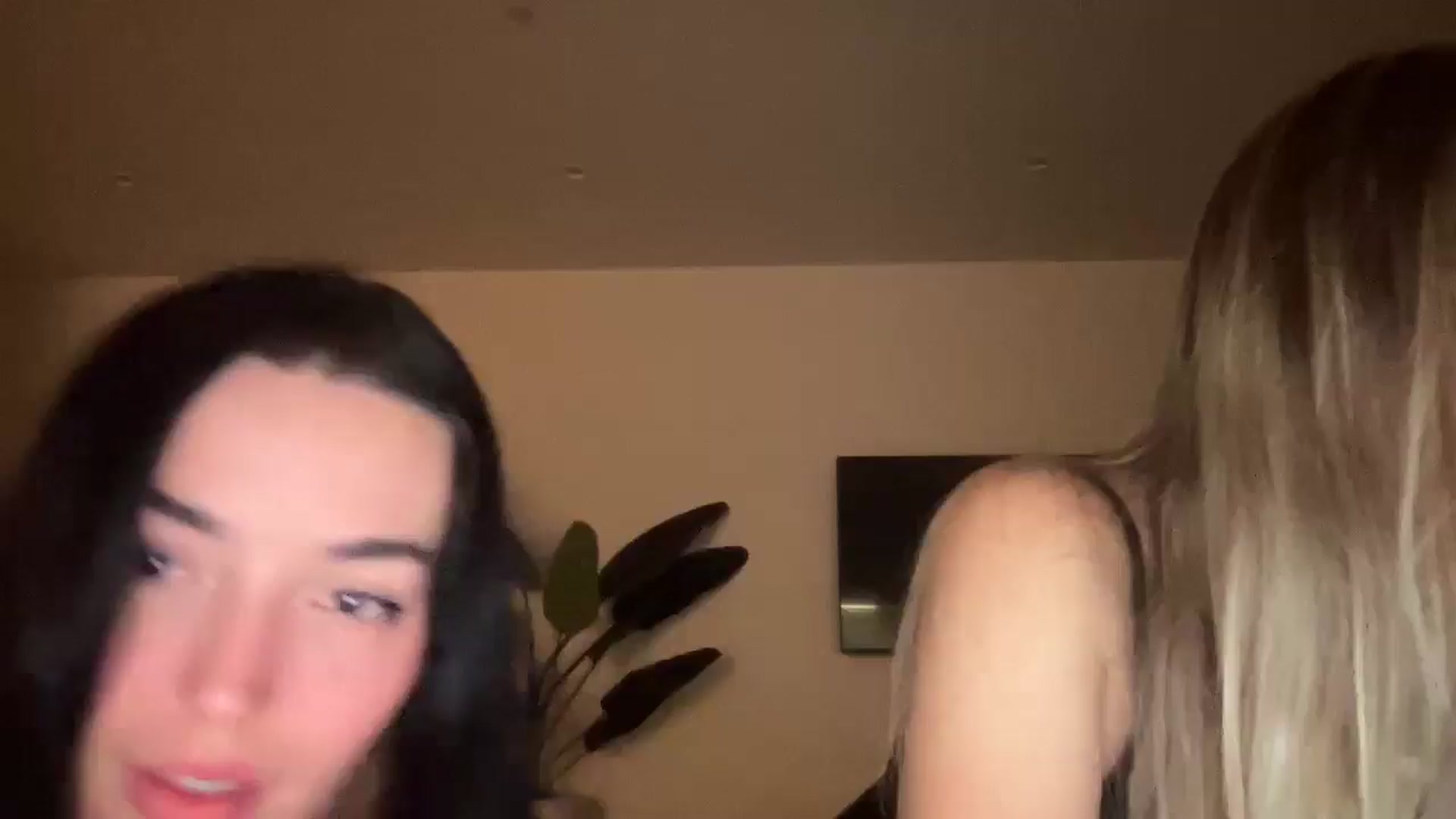 Gallery image thumbnail from SerenaBecker_'s myfreecams stream on, 02/17/2025, 08:30 image 1 of 20