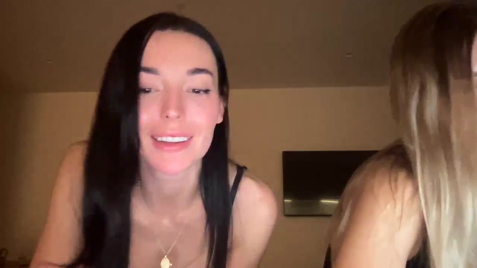 Gallery image thumbnail from SerenaBecker_'s myfreecams stream on, 02/17/2025, 10:06 image 16 of 20
