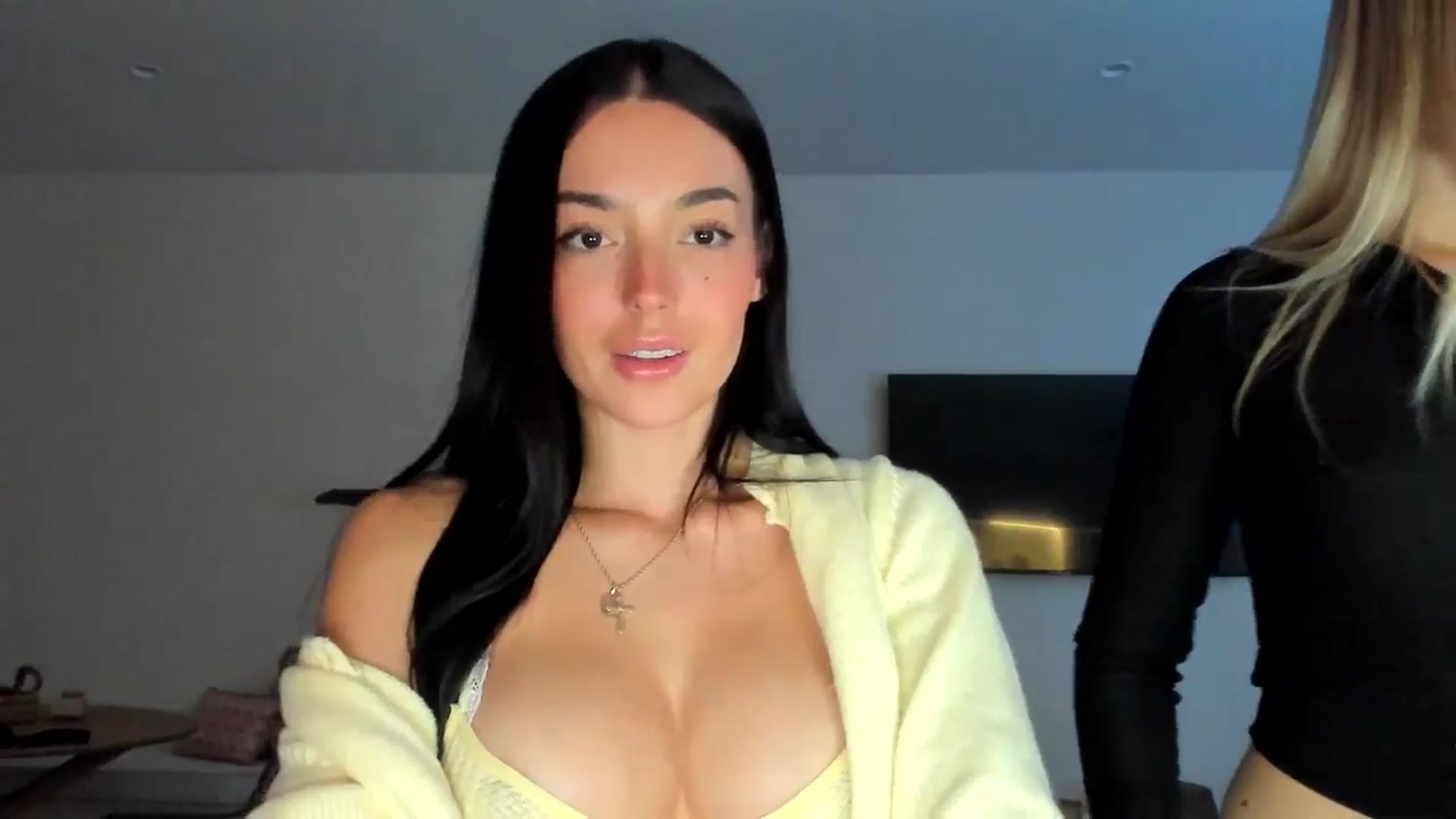Gallery image thumbnail from SerenaBecker_'s myfreecams stream on, 02/28/2025, 06:34 image 16 of 20