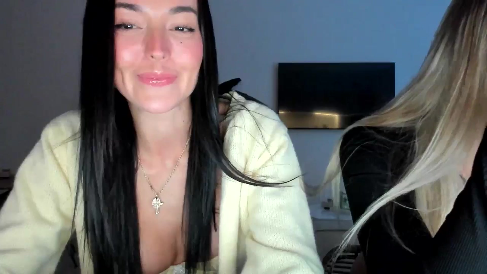 Gallery image thumbnail from SerenaBecker_'s myfreecams stream on, 02/28/2025, 08:01 image 9 of 20