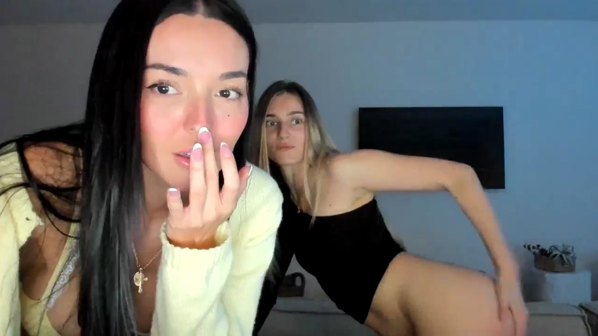 Gallery image thumbnail from SerenaBecker_'s myfreecams stream on, 02/28/2025, 08:01 image 16 of 20
