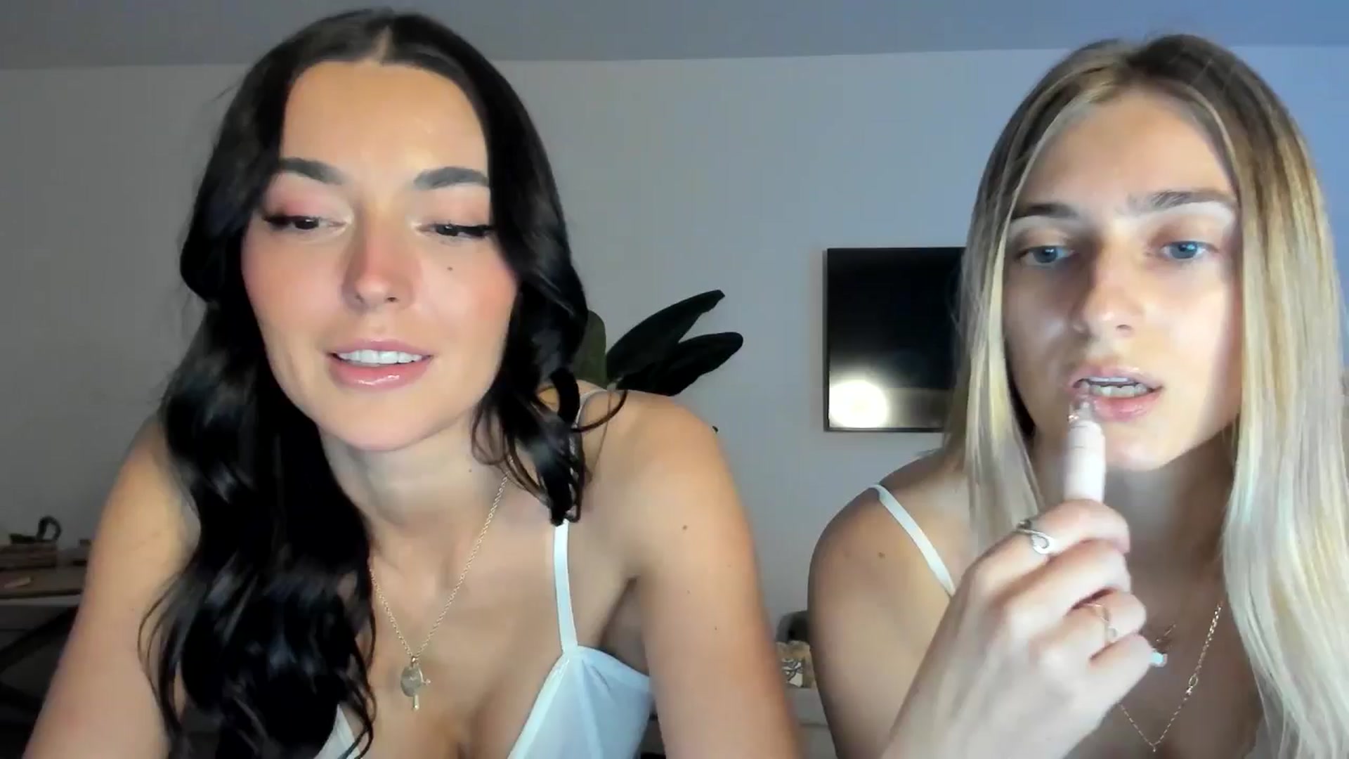 Gallery image thumbnail from SerenaBecker_'s myfreecams stream on, 03/02/2025, 04:08 image 6 of 20