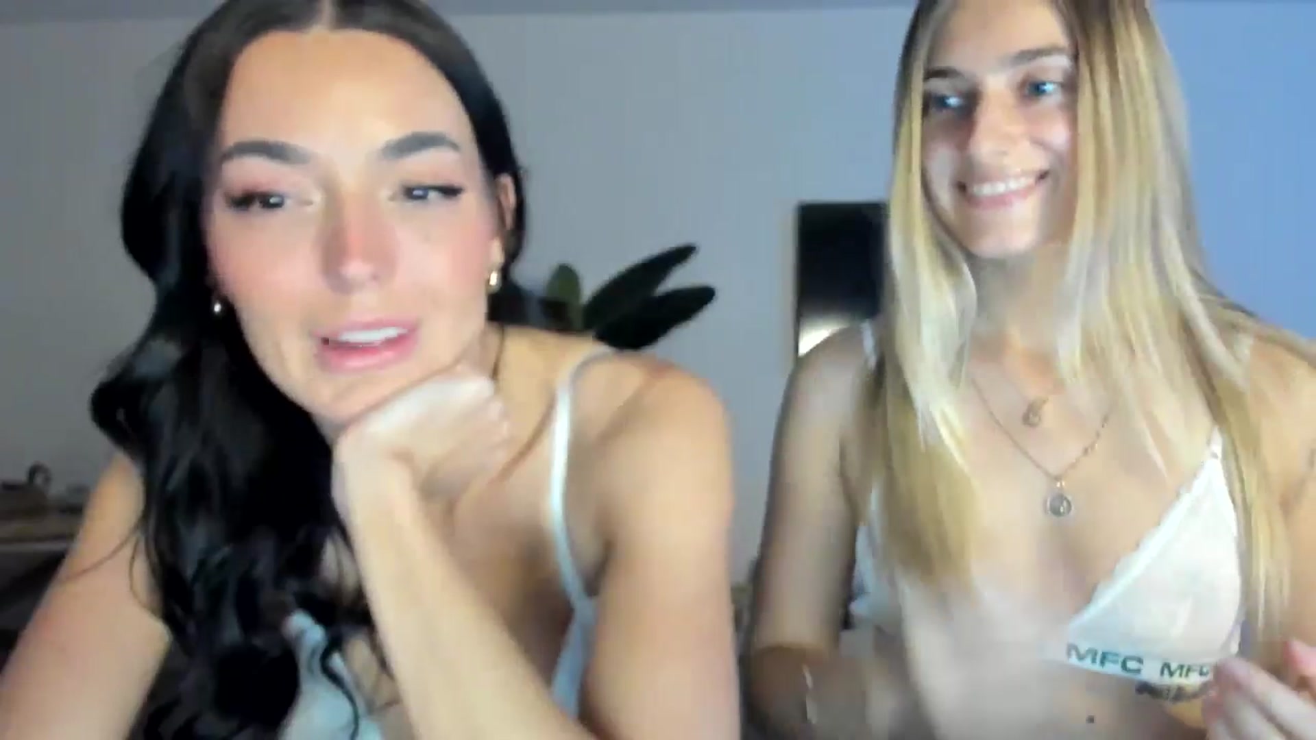 Gallery image thumbnail from SerenaBecker_'s myfreecams stream on, 03/02/2025, 04:08 image 9 of 20