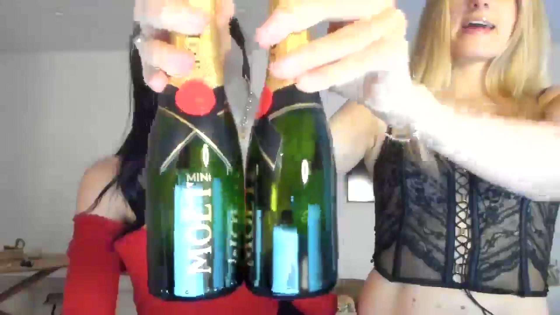 Gallery image thumbnail from SerenaBecker_'s myfreecams stream on, 03/04/2025, 06:45 image 4 of 20