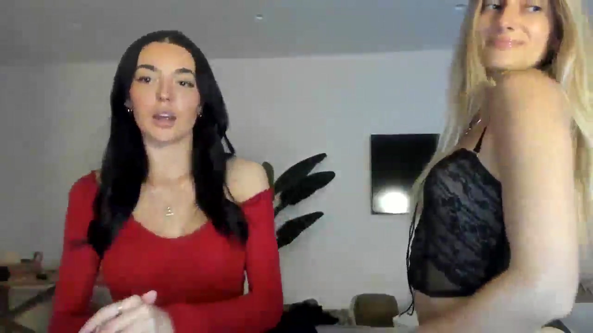 Gallery image thumbnail from SerenaBecker_'s myfreecams stream on, 03/04/2025, 06:45 image 2 of 20