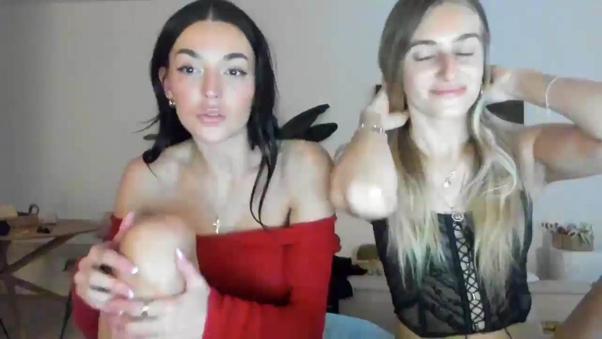 Gallery image thumbnail from SerenaBecker_'s myfreecams stream on, 03/04/2025, 07:12 image 1 of 20