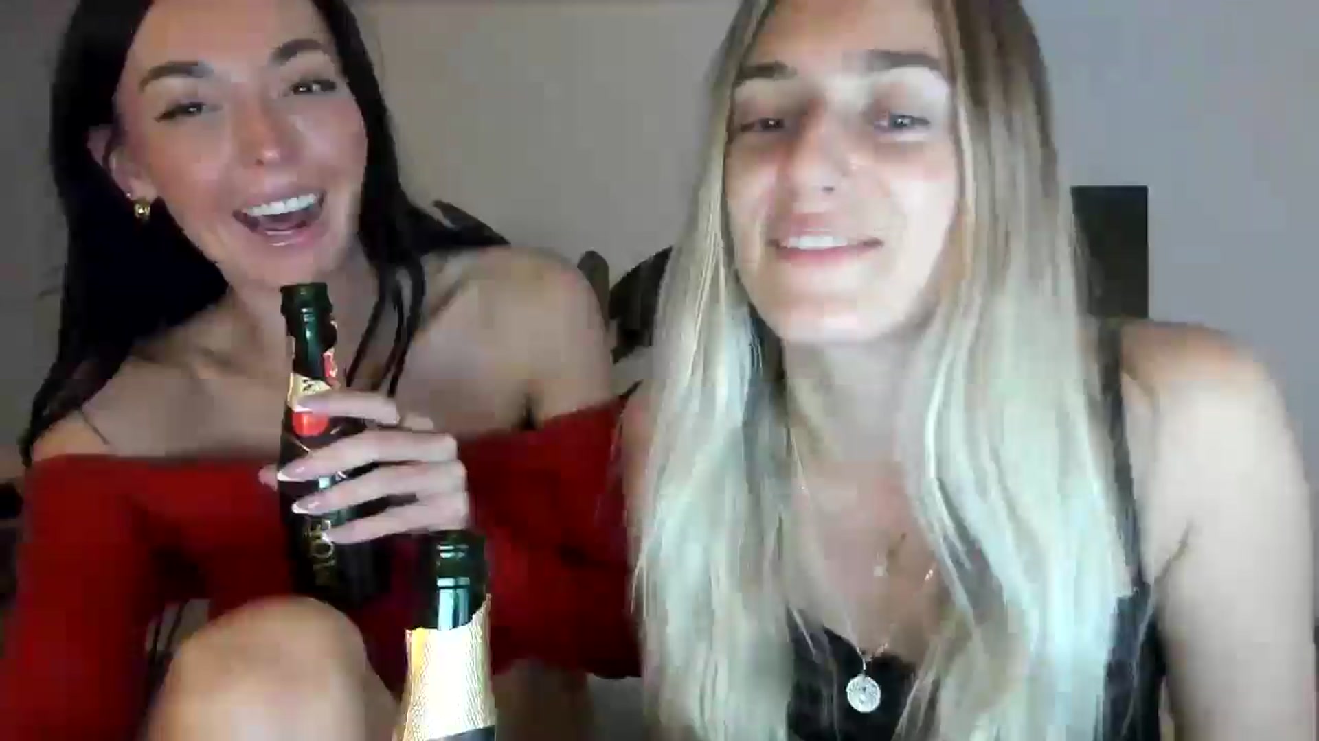 Gallery image thumbnail from SerenaBecker_'s myfreecams stream on, 03/04/2025, 07:12 image 2 of 20