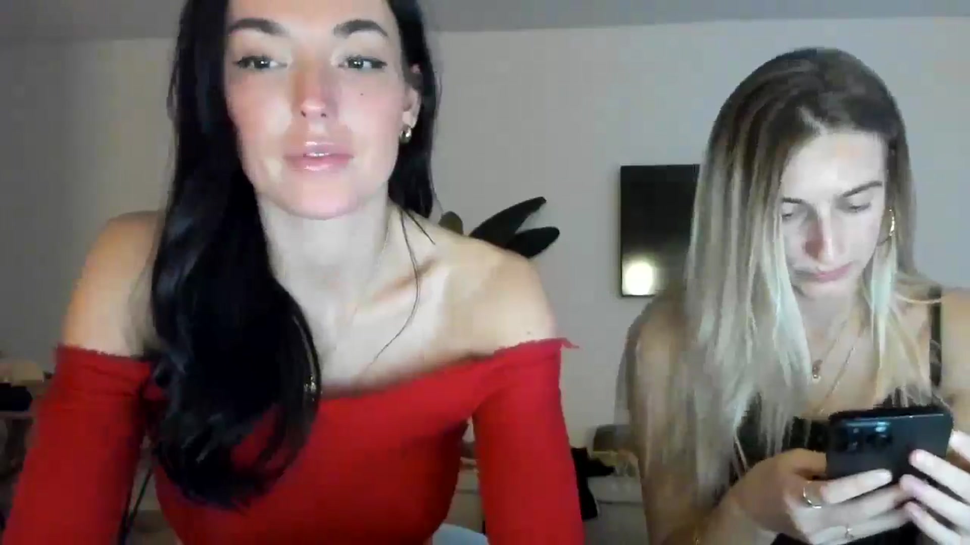 Gallery image thumbnail from SerenaBecker_'s myfreecams stream on, 03/04/2025, 08:07 image 6 of 20