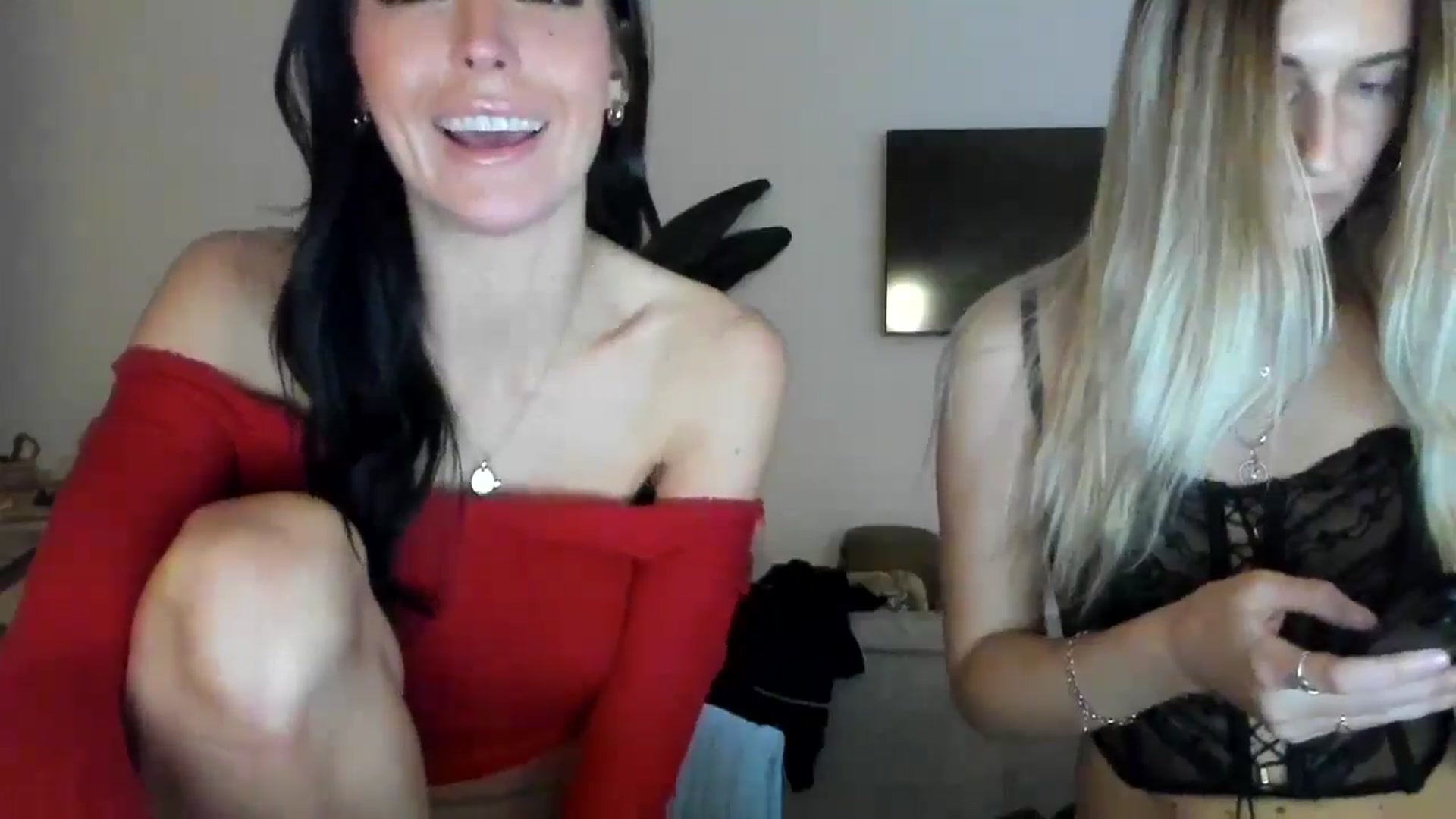 Gallery image thumbnail from SerenaBecker_'s myfreecams stream on, 03/04/2025, 08:07 image 16 of 20