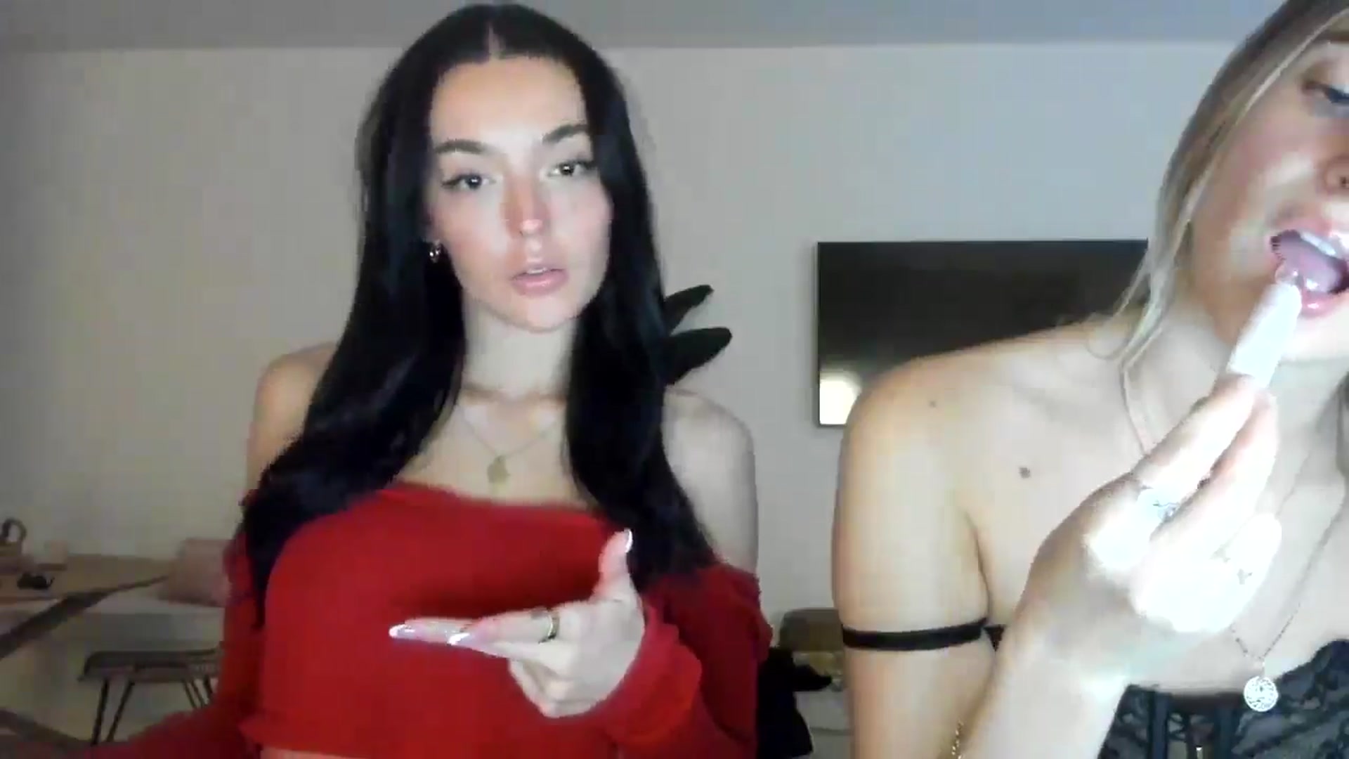 Gallery image thumbnail from SerenaBecker_'s myfreecams stream on, 03/04/2025, 08:23 image 9 of 20