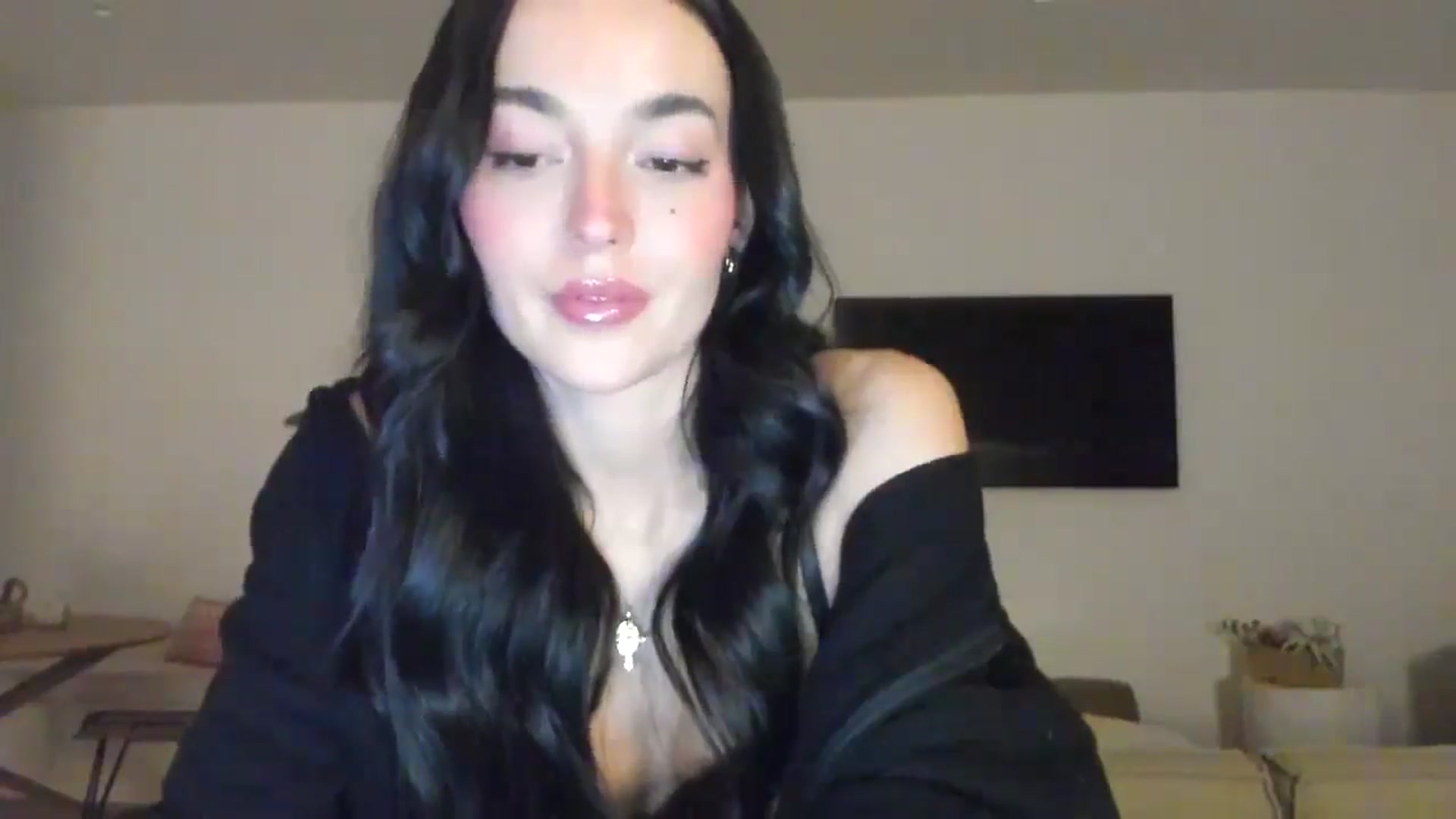Gallery image thumbnail from SerenaBecker_'s myfreecams stream on, 03/05/2025, 04:45 image 9 of 20