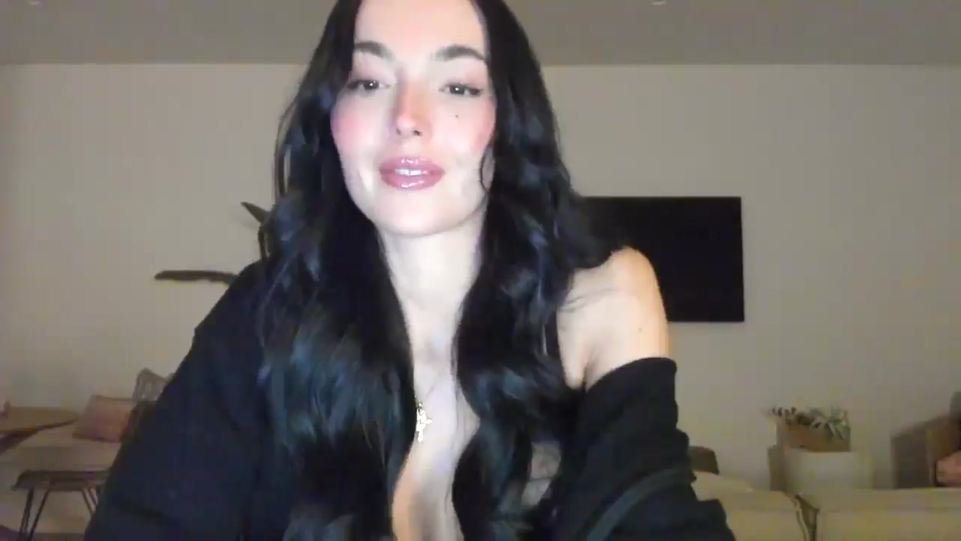 Gallery image thumbnail from SerenaBecker_'s myfreecams stream on, 03/05/2025, 04:45 image 4 of 20