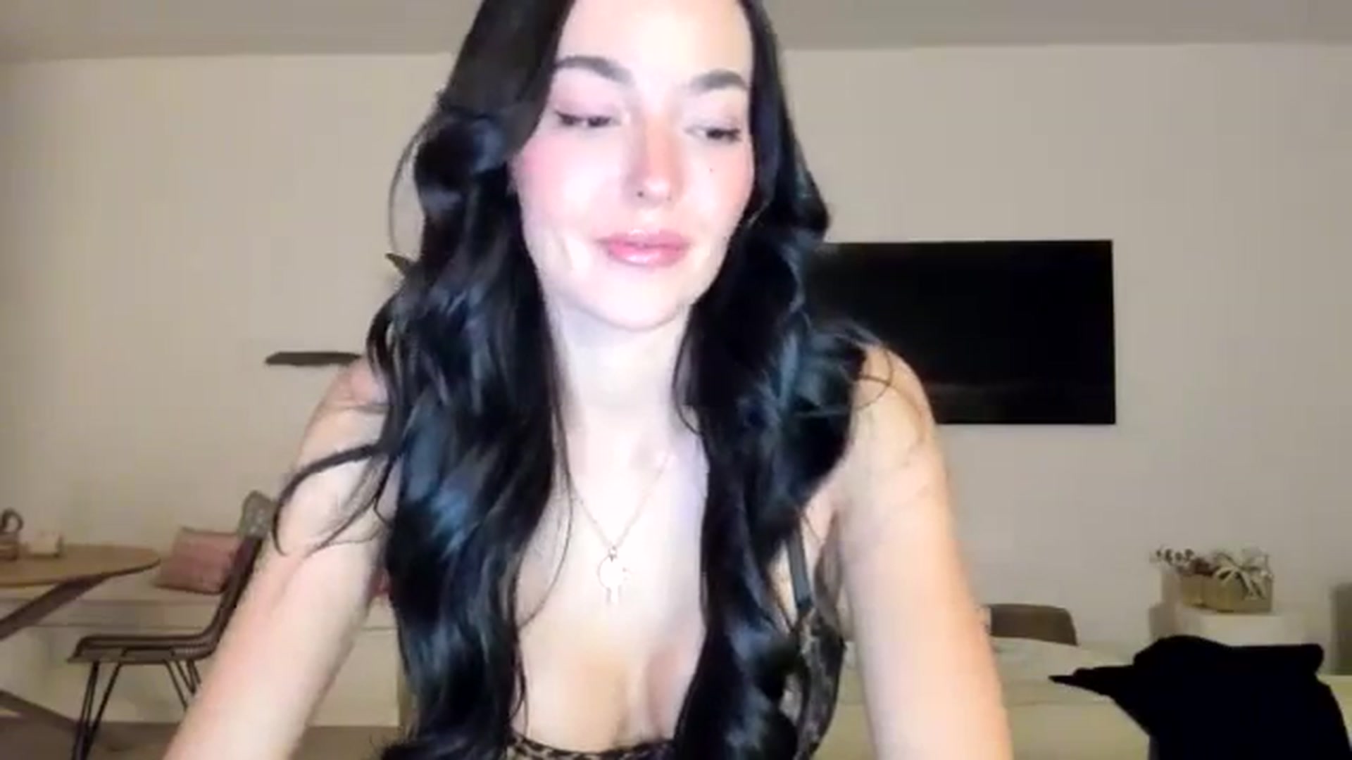 Gallery image thumbnail from SerenaBecker_'s myfreecams stream on, 03/05/2025, 06:13 image 5 of 20