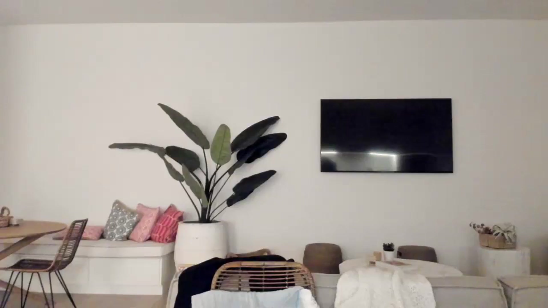 Gallery image thumbnail from SerenaBecker_'s myfreecams stream on, 03/15/2025, 08:48 image 16 of 20