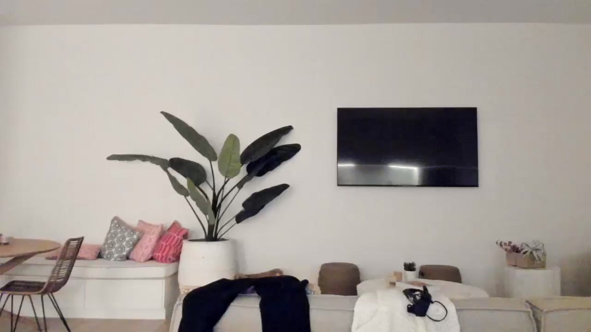 Gallery image thumbnail from SerenaBecker_'s myfreecams stream on, 03/15/2025, 08:48 image 18 of 20