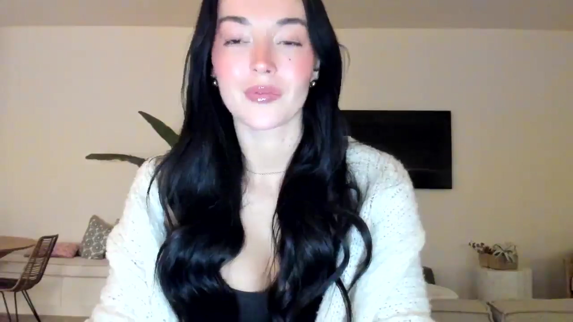 Gallery image thumbnail from SerenaBecker_'s myfreecams stream on, 03/15/2025, 08:48 image 3 of 20