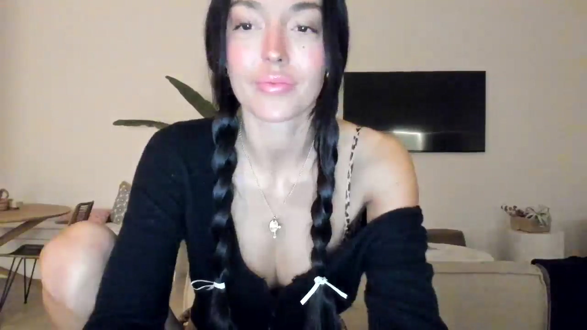 Gallery image thumbnail from SerenaBecker_'s myfreecams stream on, 03/16/2025, 06:19 image 12 of 20