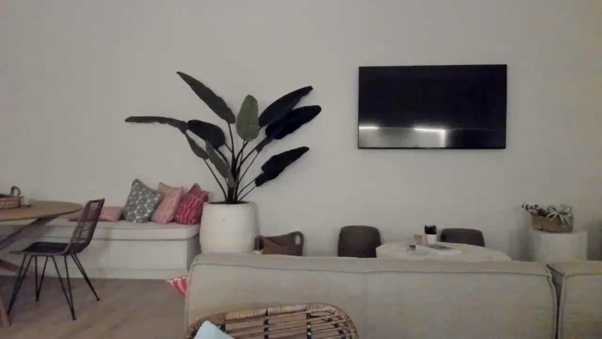 Gallery image thumbnail from SerenaBecker_'s myfreecams stream on, 03/21/2025, 08:06 image 14 of 20