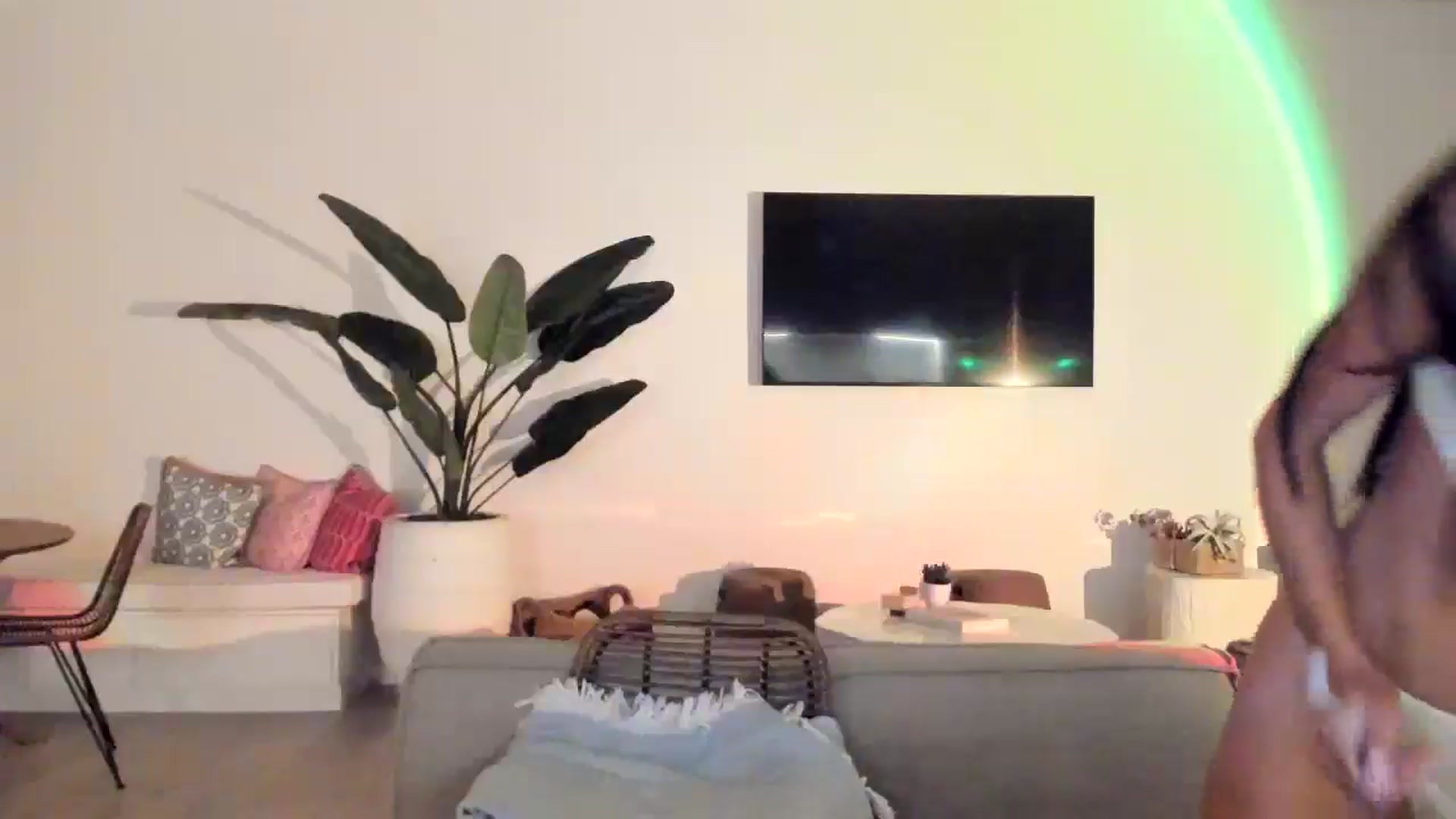 Gallery image thumbnail from SerenaBecker_'s myfreecams stream on, 03/31/2025, 08:03 image 12 of 20