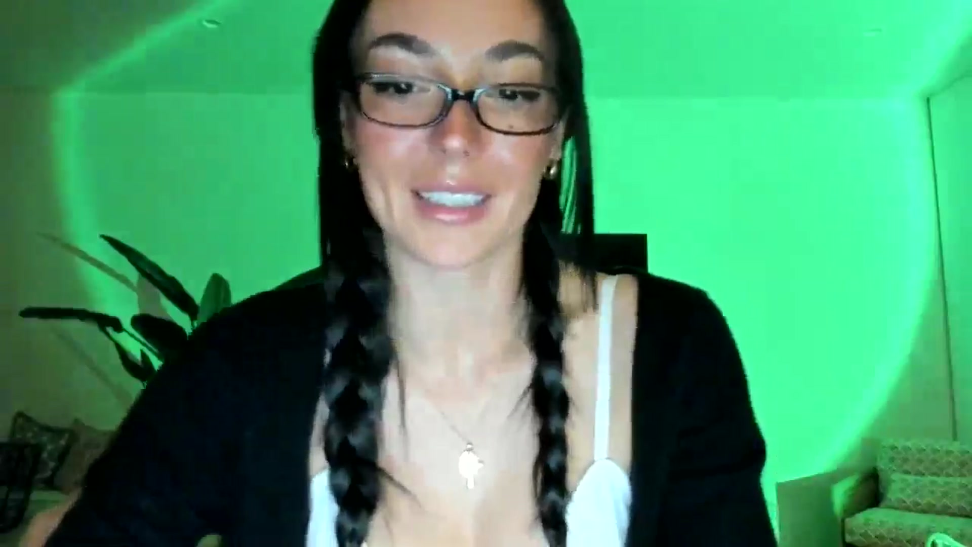 Gallery image thumbnail from SerenaBecker_'s myfreecams stream on, 04/02/2025, 07:24 image 6 of 20
