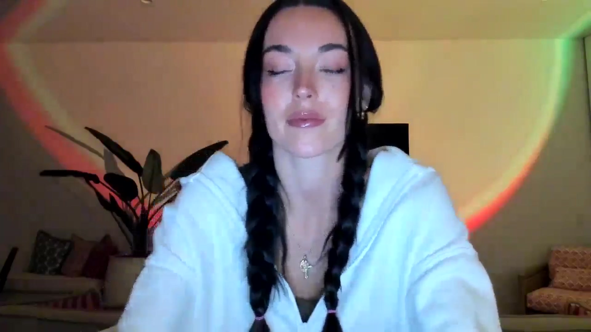 Gallery image thumbnail from SerenaBecker_'s myfreecams stream on, 04/04/2025, 06:07 image 17 of 20
