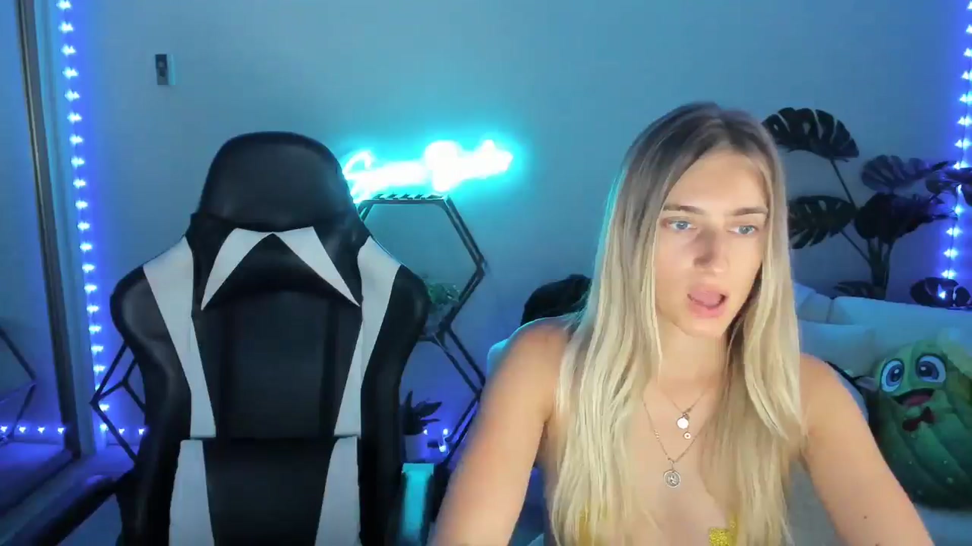 Gallery image thumbnail from SerenaBecker_'s myfreecams stream on, 04/15/2025, 08:49 image 8 of 20